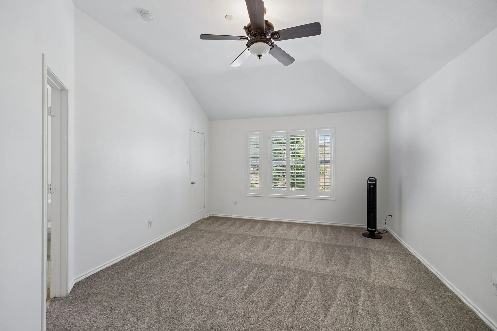 Townhouse For Sale in Collin County , 10187 Summit Run Drive, Frisco, Texas 75035, 3 Bedroom, 3 Bathroom, 2 Garage spaces, 1,706 Sqft, built in 2005, mls#21380304, Real Estate Agent in Frisco, Homes For Sale in Collin county, Homes For Sale in Frisco, Realtor in Frisco Texas, Real Estate Brokerage Independent Realty Texas, Luminita Cordes Realtor