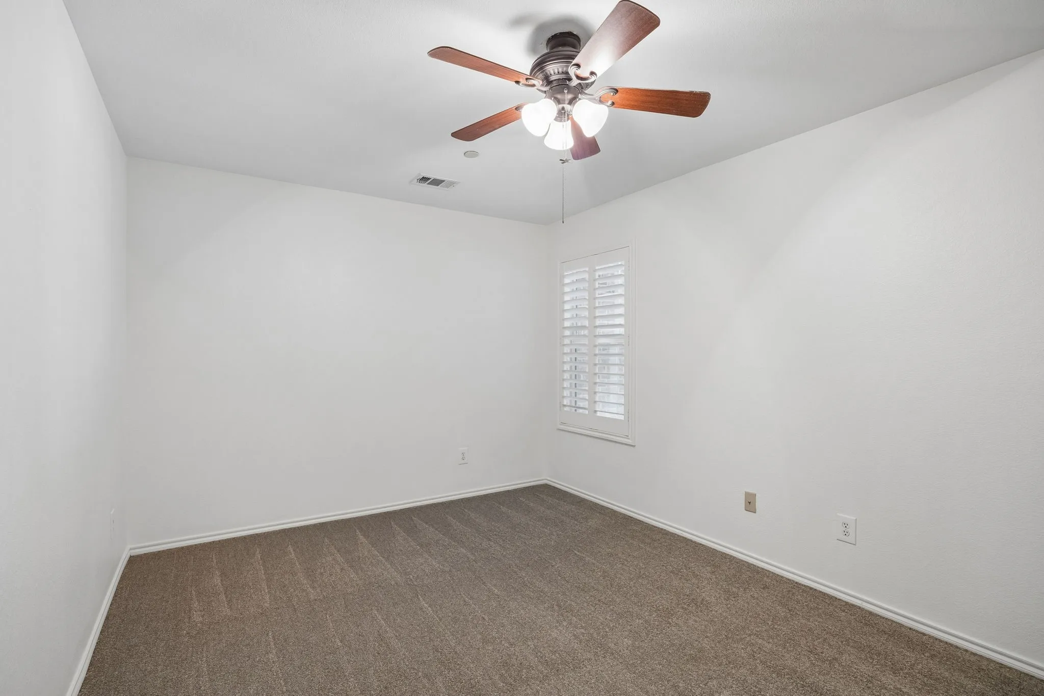 Townhouse For Sale in Collin County , 10187 Summit Run Drive, Frisco, Texas 75035, 3 Bedroom, 3 Bathroom, 2 Garage spaces, 1,706 Sqft, built in 2005, mls#21380304, Real Estate Agent in Frisco, Homes For Sale in Collin county, Homes For Sale in Frisco, Realtor in Frisco Texas, Real Estate Brokerage Independent Realty Texas, Luminita Cordes Realtor