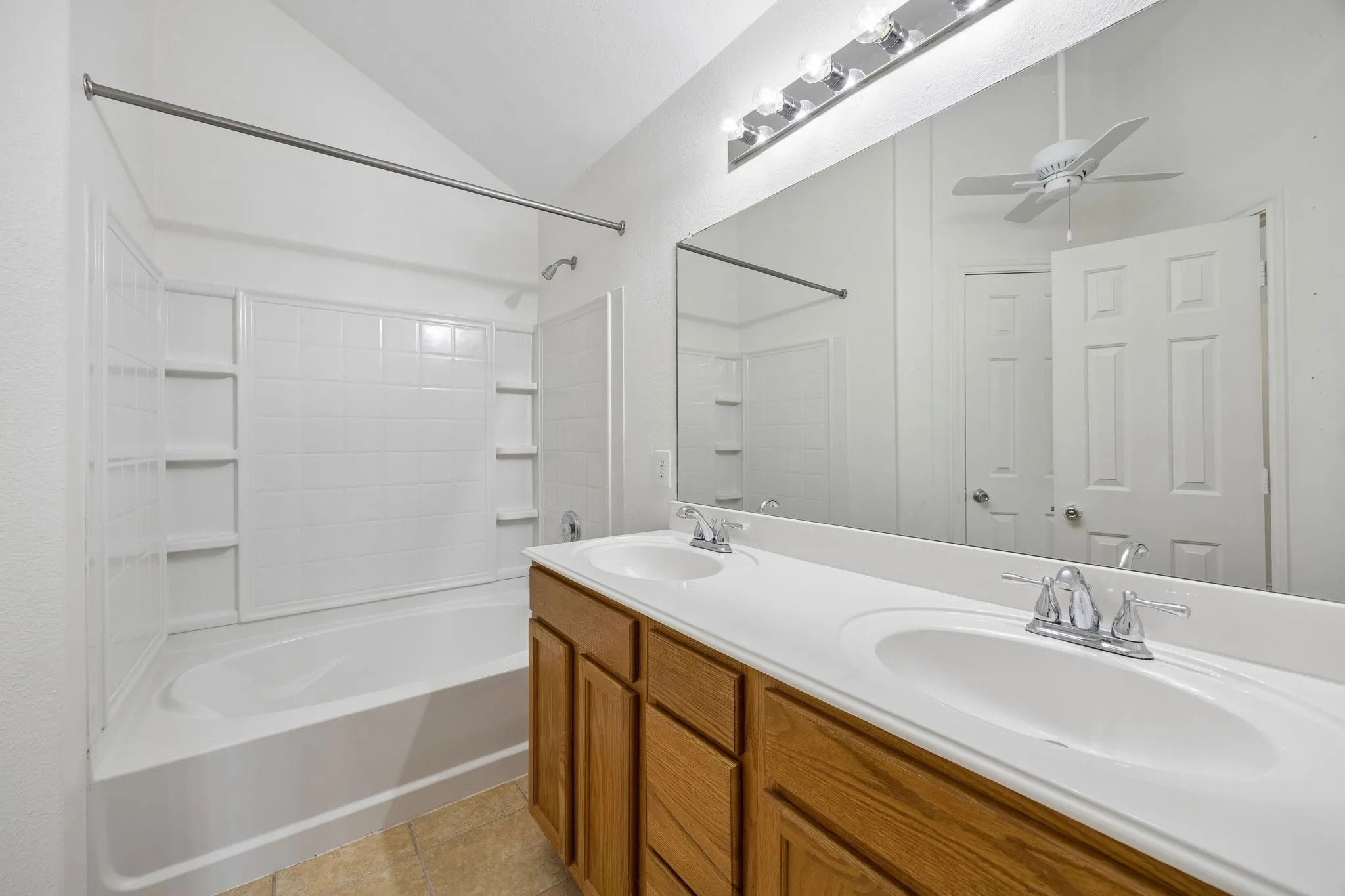 Townhouse For Sale in Collin County , 10187 Summit Run Drive, Frisco, Texas 75035, 3 Bedroom, 3 Bathroom, 2 Garage spaces, 1,706 Sqft, built in 2005, mls#21380304, Real Estate Agent in Frisco, Homes For Sale in Collin county, Homes For Sale in Frisco, Realtor in Frisco Texas, Real Estate Brokerage Independent Realty Texas, Luminita Cordes Realtor