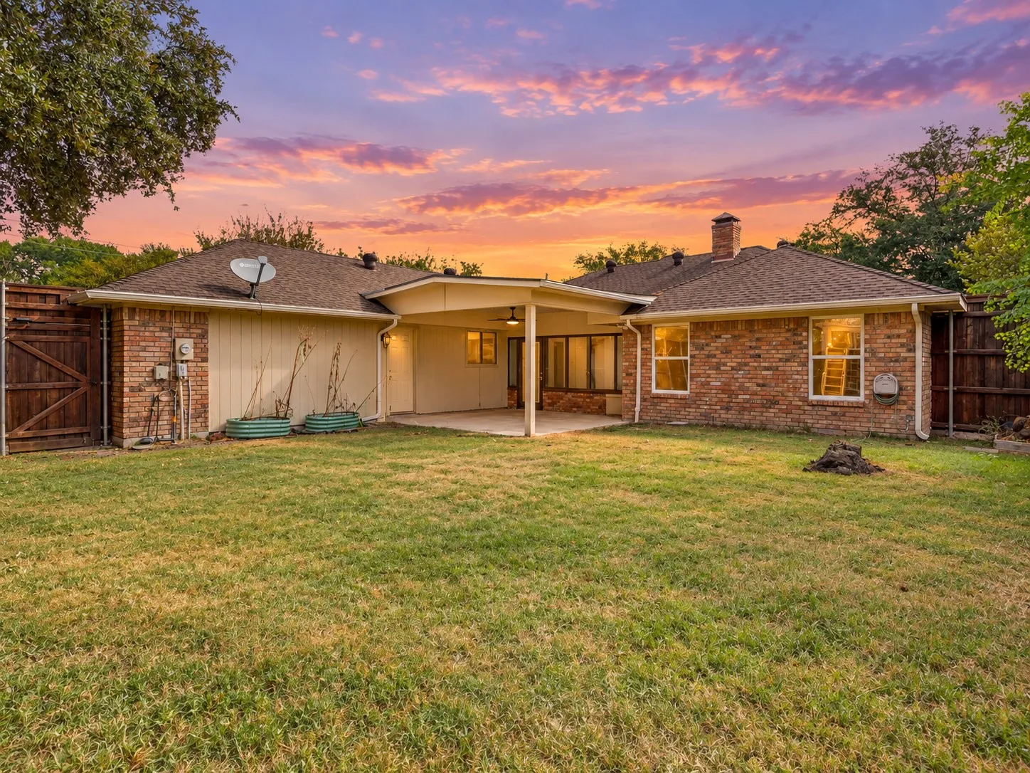 Single Family Residence For Sale in Dallas County , 10123 Candlebrook Drive, Dallas, Texas 75243, 4 Bedroom, 3 Bathroom, 2 Garage spaces, 2,587 Sqft, built in 1984, mls#21392345, Real Estate Agent in Dallas, Homes For Sale in Dallas county, Homes For Sale in Dallas, Realtor in Dallas Texas, Real Estate Brokerage Independent Realty Texas, Luminita Cordes Realtor