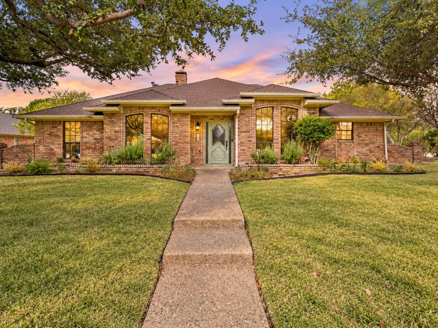 Single Family Residence For Sale in Dallas County , 10123 Candlebrook Drive, Dallas, Texas 75243, 4 Bedroom, 3 Bathroom, 2 Garage spaces, 2,587 Sqft, built in 1984, mls#21392345, Real Estate Agent in Dallas, Homes For Sale in Dallas county, Homes For Sale in Dallas, Realtor in Dallas Texas, Real Estate Brokerage Independent Realty Texas, Luminita Cordes Realtor
