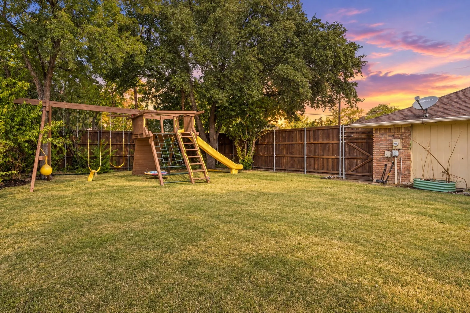Single Family Residence For Sale in Dallas County , 10123 Candlebrook Drive, Dallas, Texas 75243, 4 Bedroom, 3 Bathroom, 2 Garage spaces, 2,587 Sqft, built in 1984, mls#21392345, Real Estate Agent in Dallas, Homes For Sale in Dallas county, Homes For Sale in Dallas, Realtor in Dallas Texas, Real Estate Brokerage Independent Realty Texas, Luminita Cordes Realtor