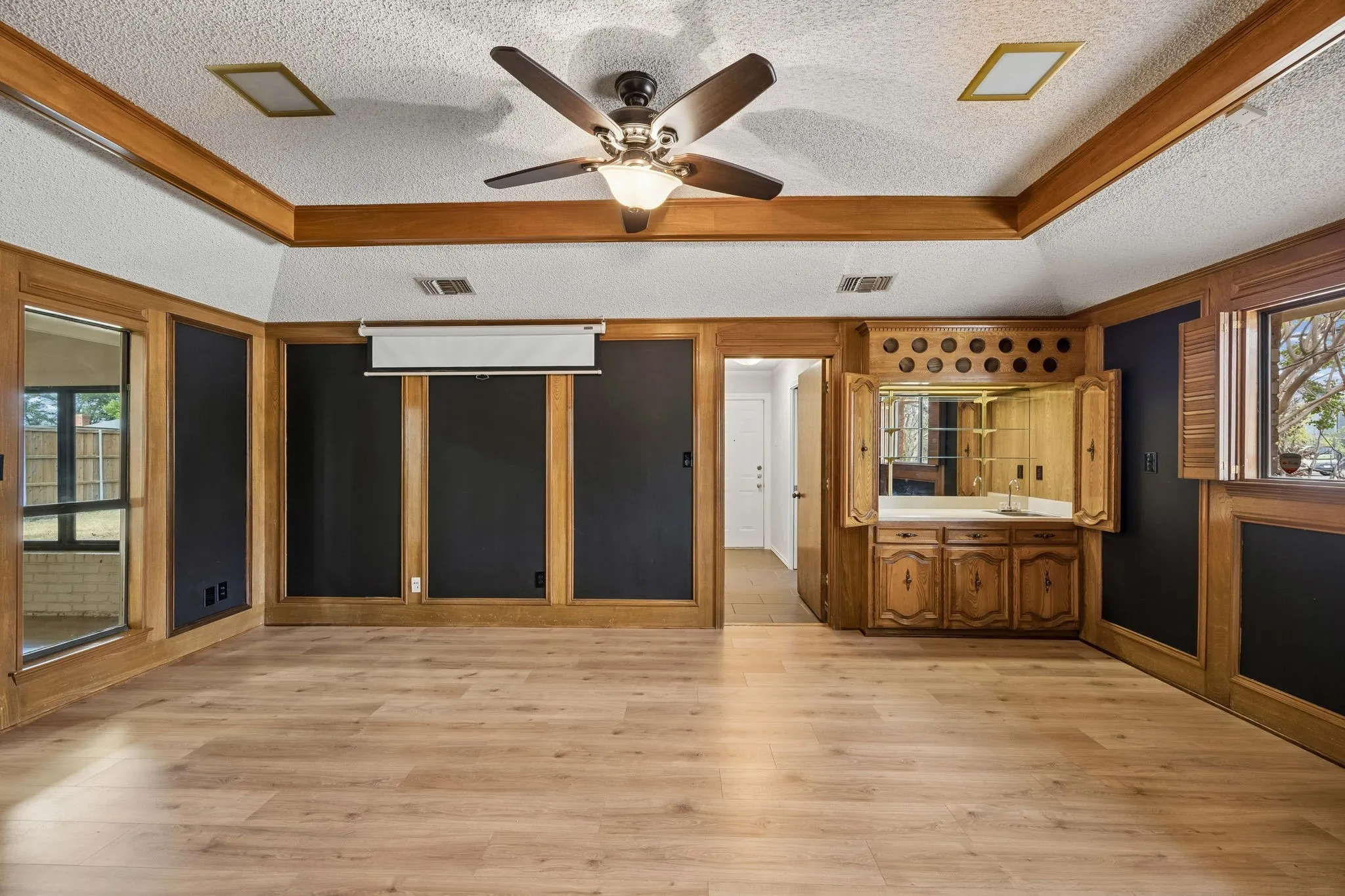 Single Family Residence For Sale in Dallas County , 10123 Candlebrook Drive, Dallas, Texas 75243, 4 Bedroom, 3 Bathroom, 2 Garage spaces, 2,587 Sqft, built in 1984, mls#21392345, Real Estate Agent in Dallas, Homes For Sale in Dallas county, Homes For Sale in Dallas, Realtor in Dallas Texas, Real Estate Brokerage Independent Realty Texas, Luminita Cordes Realtor