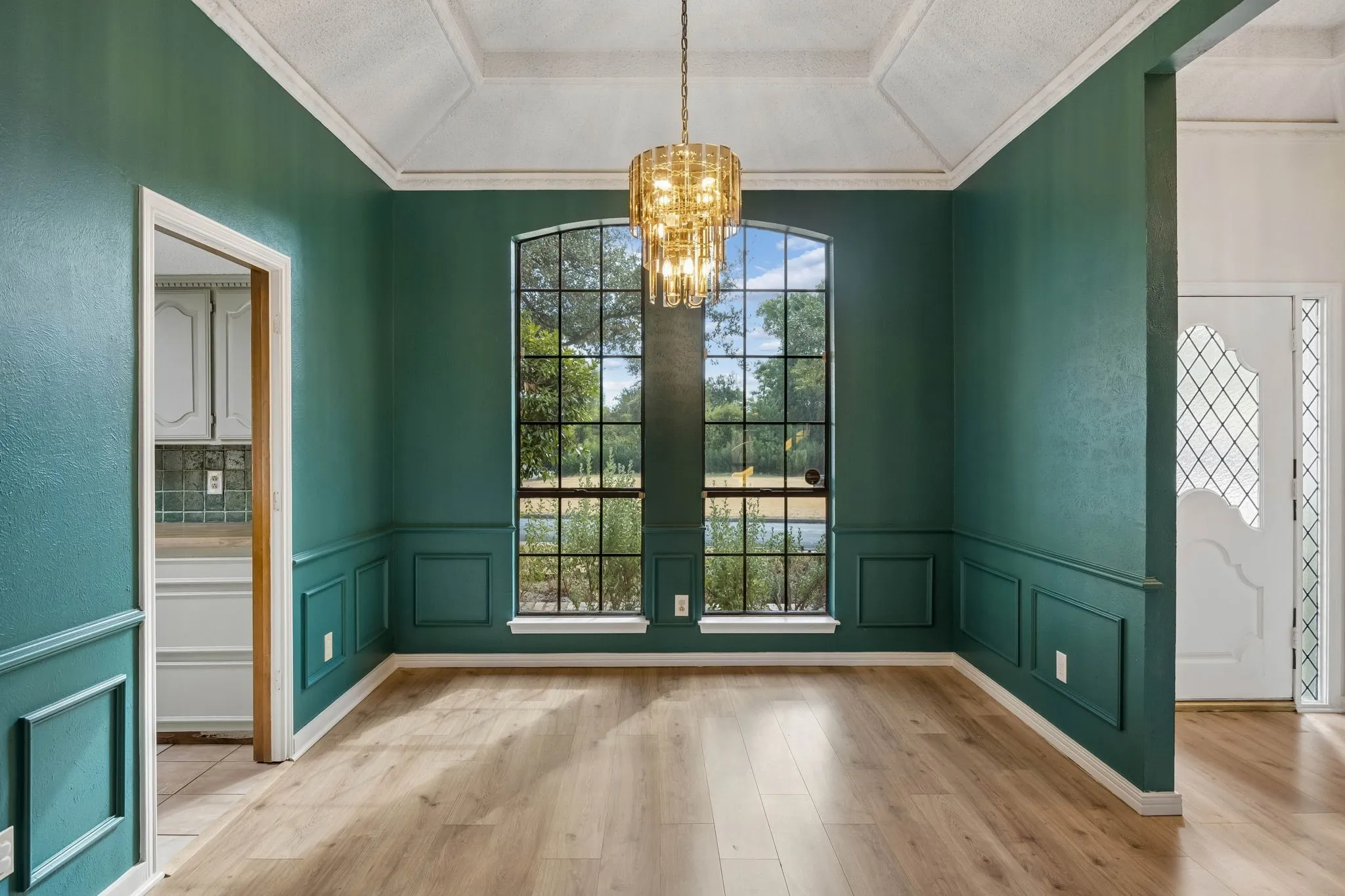 Single Family Residence For Sale in Dallas County , 10123 Candlebrook Drive, Dallas, Texas 75243, 4 Bedroom, 3 Bathroom, 2 Garage spaces, 2,587 Sqft, built in 1984, mls#21392345, Real Estate Agent in Dallas, Homes For Sale in Dallas county, Homes For Sale in Dallas, Realtor in Dallas Texas, Real Estate Brokerage Independent Realty Texas, Luminita Cordes Realtor
