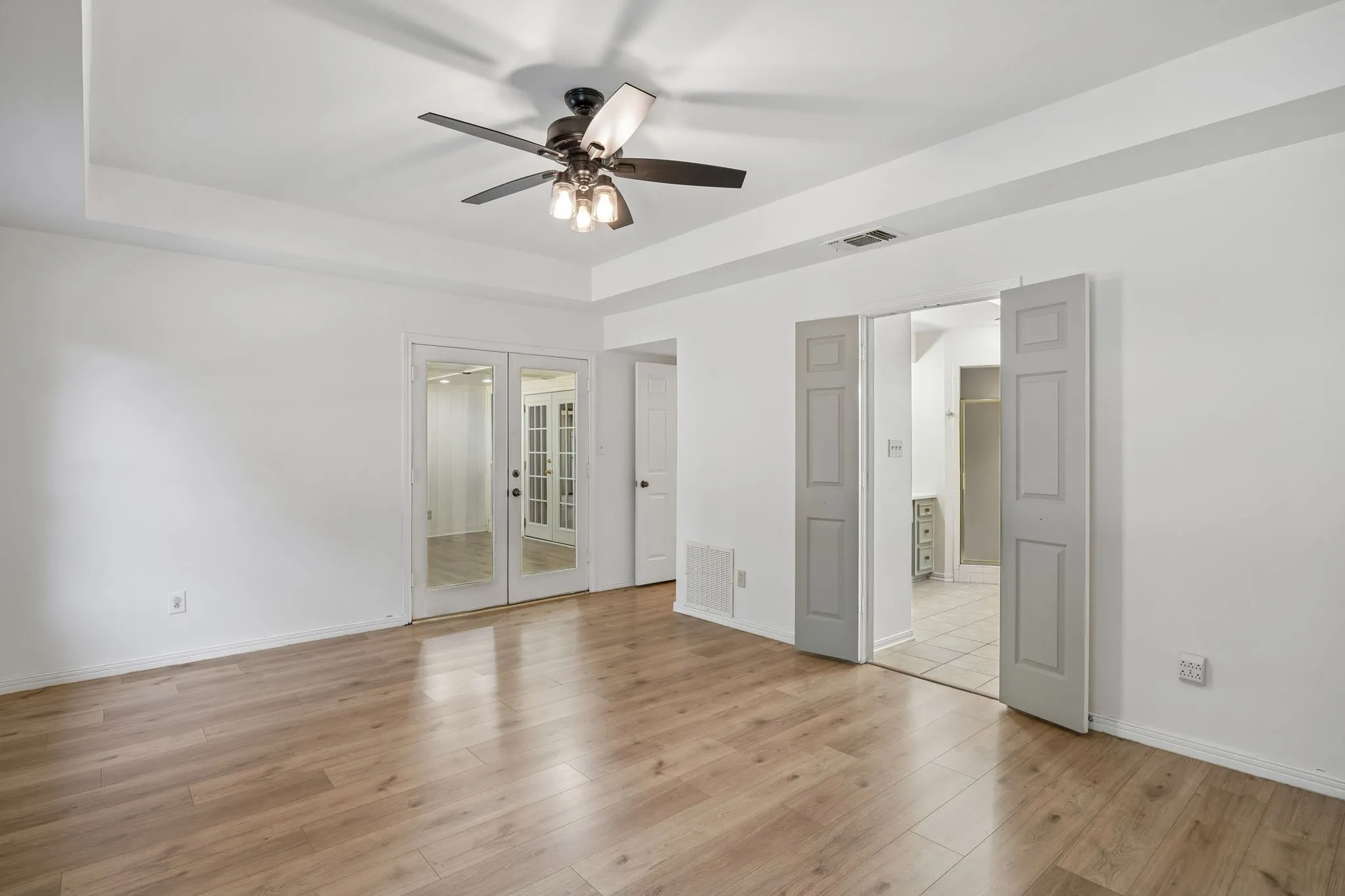 Single Family Residence For Sale in Dallas County , 10123 Candlebrook Drive, Dallas, Texas 75243, 4 Bedroom, 3 Bathroom, 2 Garage spaces, 2,587 Sqft, built in 1984, mls#21392345, Real Estate Agent in Dallas, Homes For Sale in Dallas county, Homes For Sale in Dallas, Realtor in Dallas Texas, Real Estate Brokerage Independent Realty Texas, Luminita Cordes Realtor