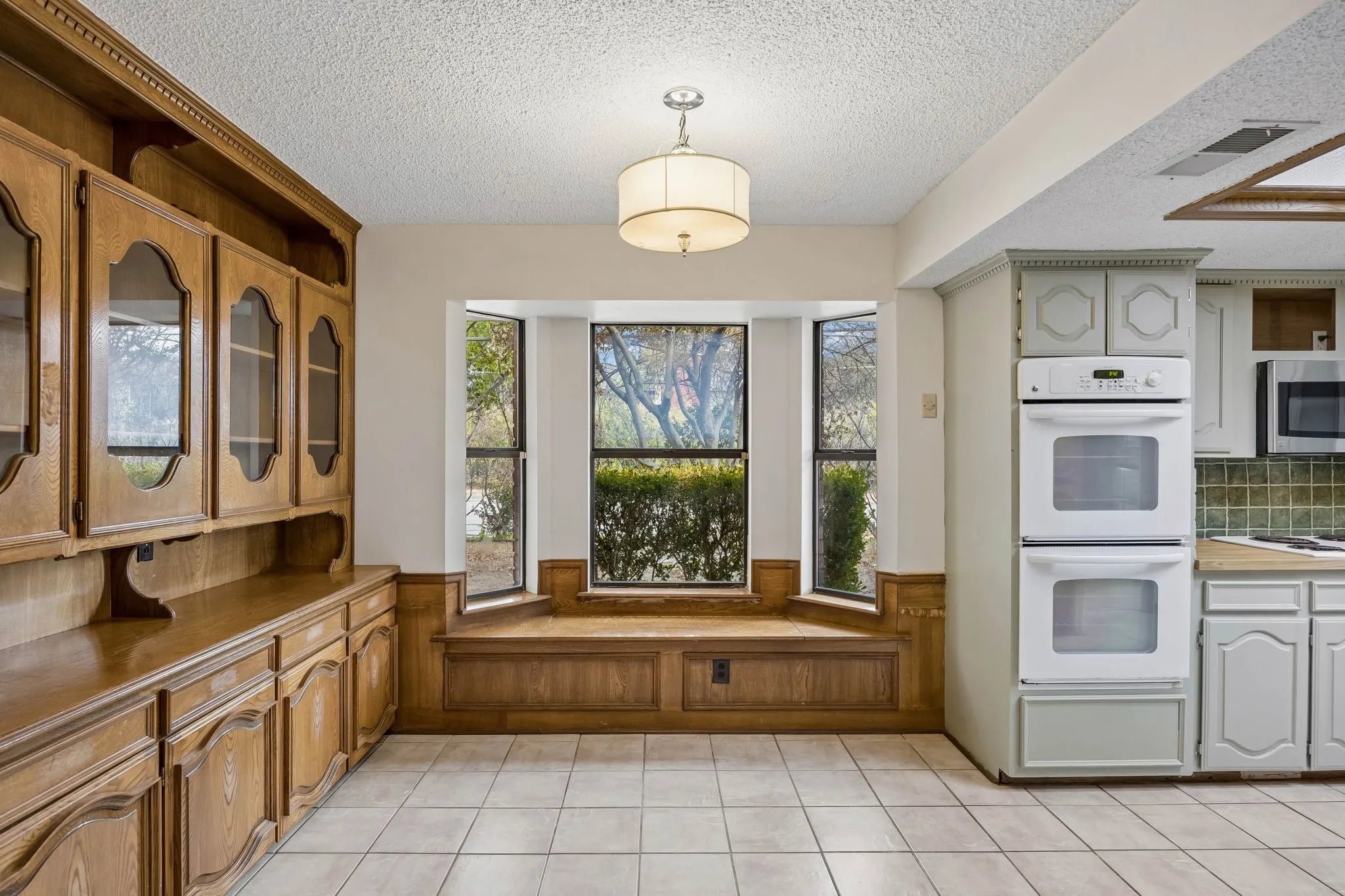 Single Family Residence For Sale in Dallas County , 10123 Candlebrook Drive, Dallas, Texas 75243, 4 Bedroom, 3 Bathroom, 2 Garage spaces, 2,587 Sqft, built in 1984, mls#21392345, Real Estate Agent in Dallas, Homes For Sale in Dallas county, Homes For Sale in Dallas, Realtor in Dallas Texas, Real Estate Brokerage Independent Realty Texas, Luminita Cordes Realtor