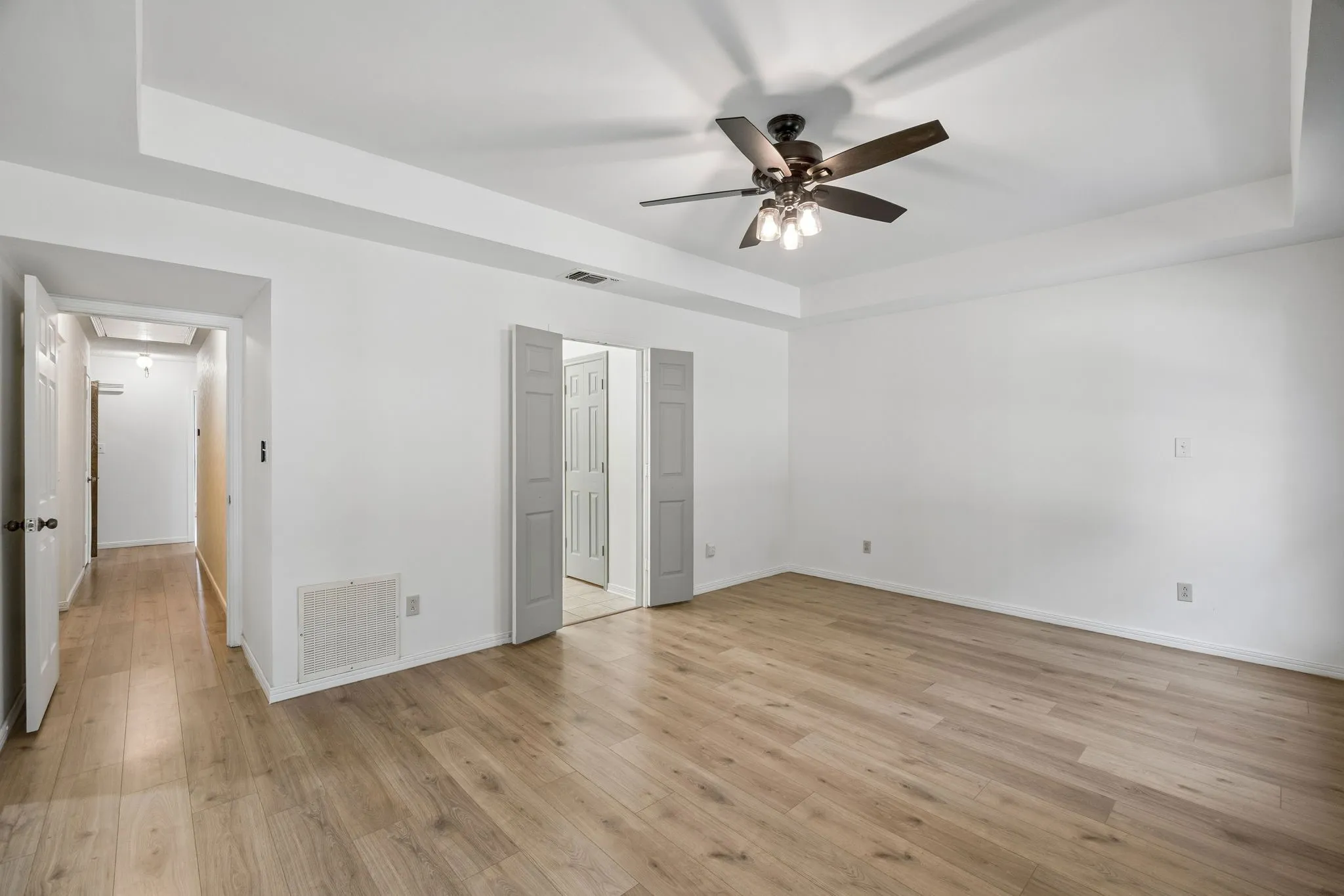 Single Family Residence For Sale in Dallas County , 10123 Candlebrook Drive, Dallas, Texas 75243, 4 Bedroom, 3 Bathroom, 2 Garage spaces, 2,587 Sqft, built in 1984, mls#21392345, Real Estate Agent in Dallas, Homes For Sale in Dallas county, Homes For Sale in Dallas, Realtor in Dallas Texas, Real Estate Brokerage Independent Realty Texas, Luminita Cordes Realtor