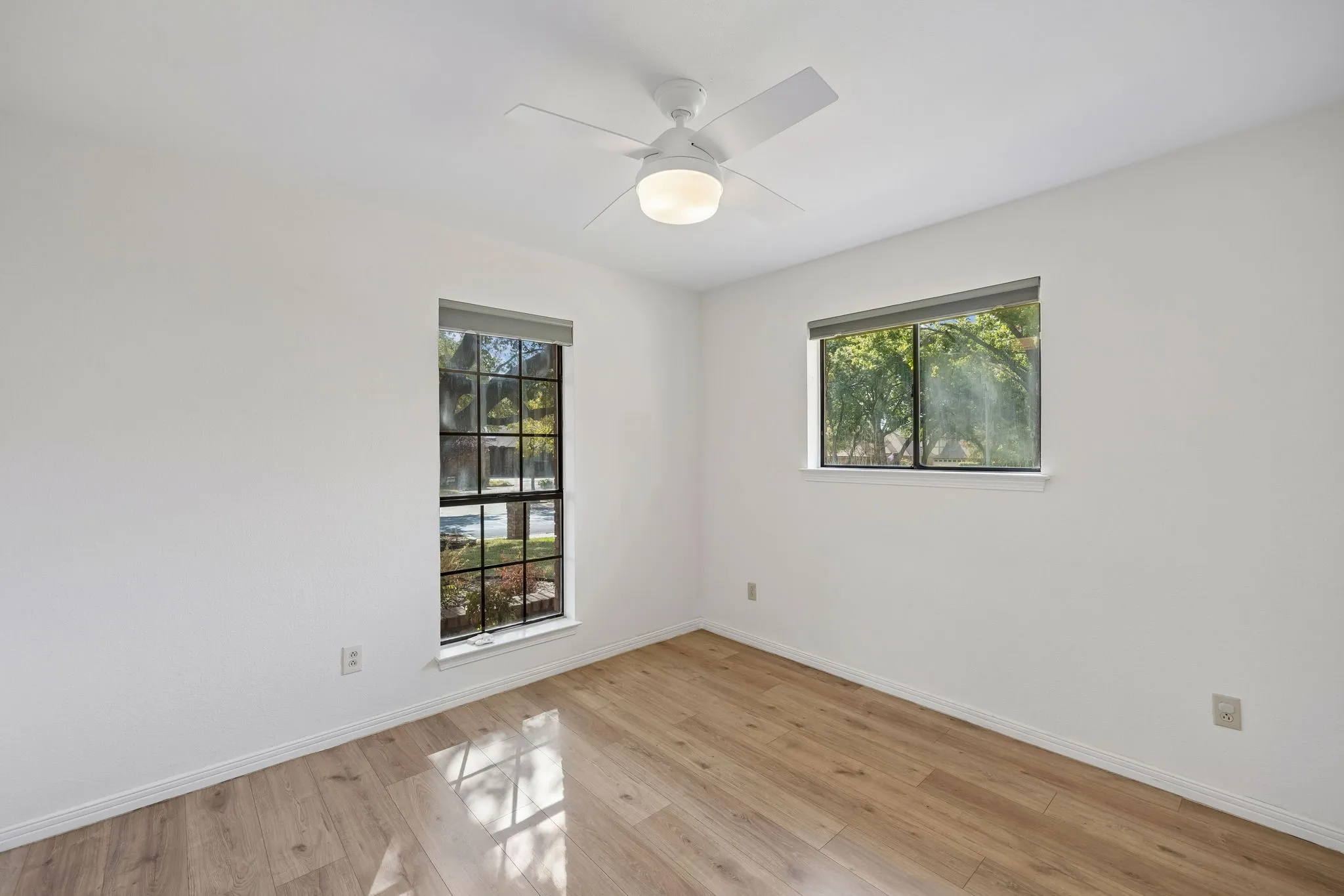 Single Family Residence For Sale in Dallas County , 10123 Candlebrook Drive, Dallas, Texas 75243, 4 Bedroom, 3 Bathroom, 2 Garage spaces, 2,587 Sqft, built in 1984, mls#21392345, Real Estate Agent in Dallas, Homes For Sale in Dallas county, Homes For Sale in Dallas, Realtor in Dallas Texas, Real Estate Brokerage Independent Realty Texas, Luminita Cordes Realtor