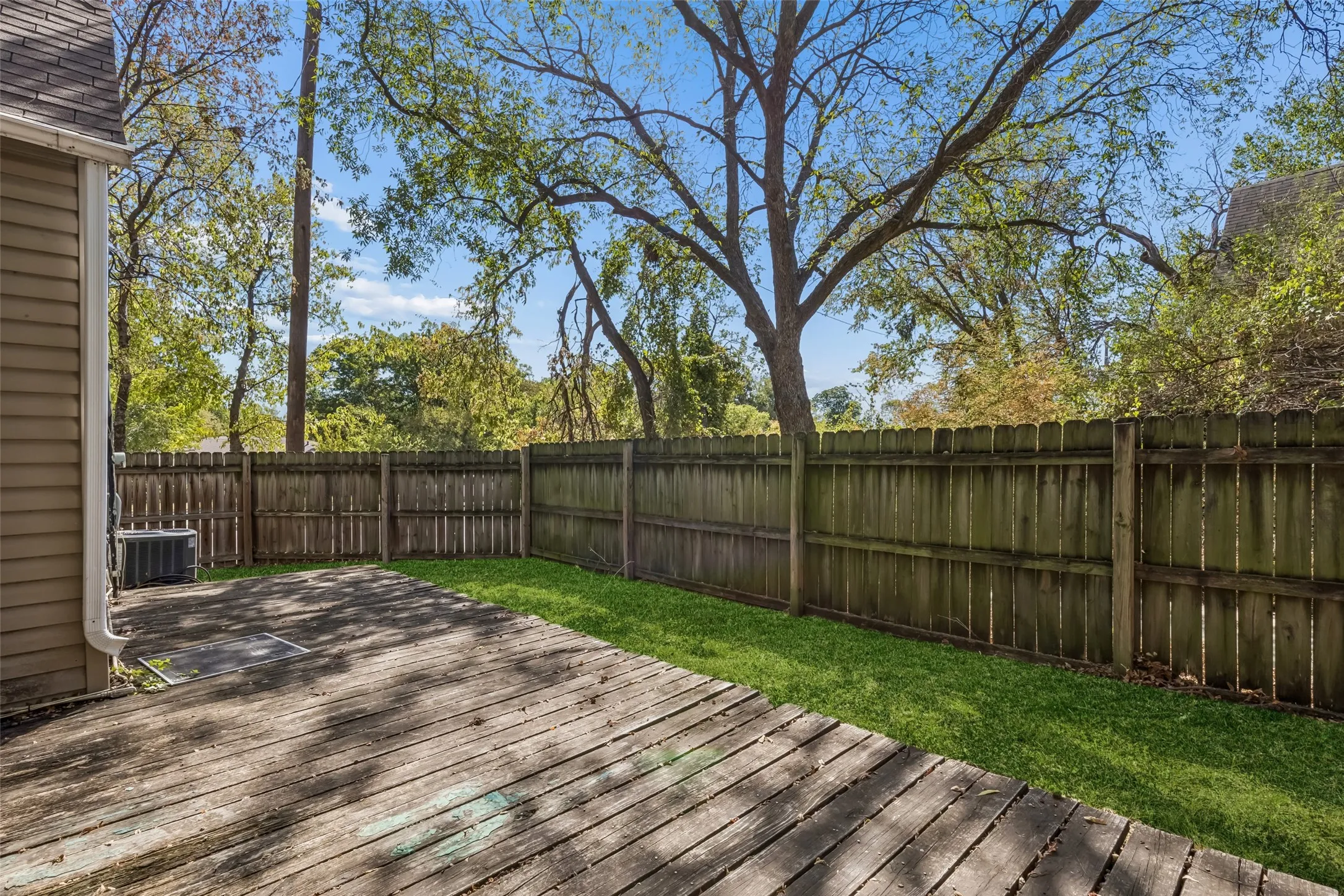 Single Family Residence For Sale in Denton County , 503 W Sycamore Street, Denton, Texas 76201, 4 Bedroom, 2 Bathroom, Garage spaces, 1,224 Sqft, built in 1958, mls#21384569, Real Estate Agent in Denton, Homes For Sale in Denton county, Homes For Sale in Denton, Realtor in Denton Texas, Real Estate Brokerage Independent Realty Texas, Luminita Cordes Realtor