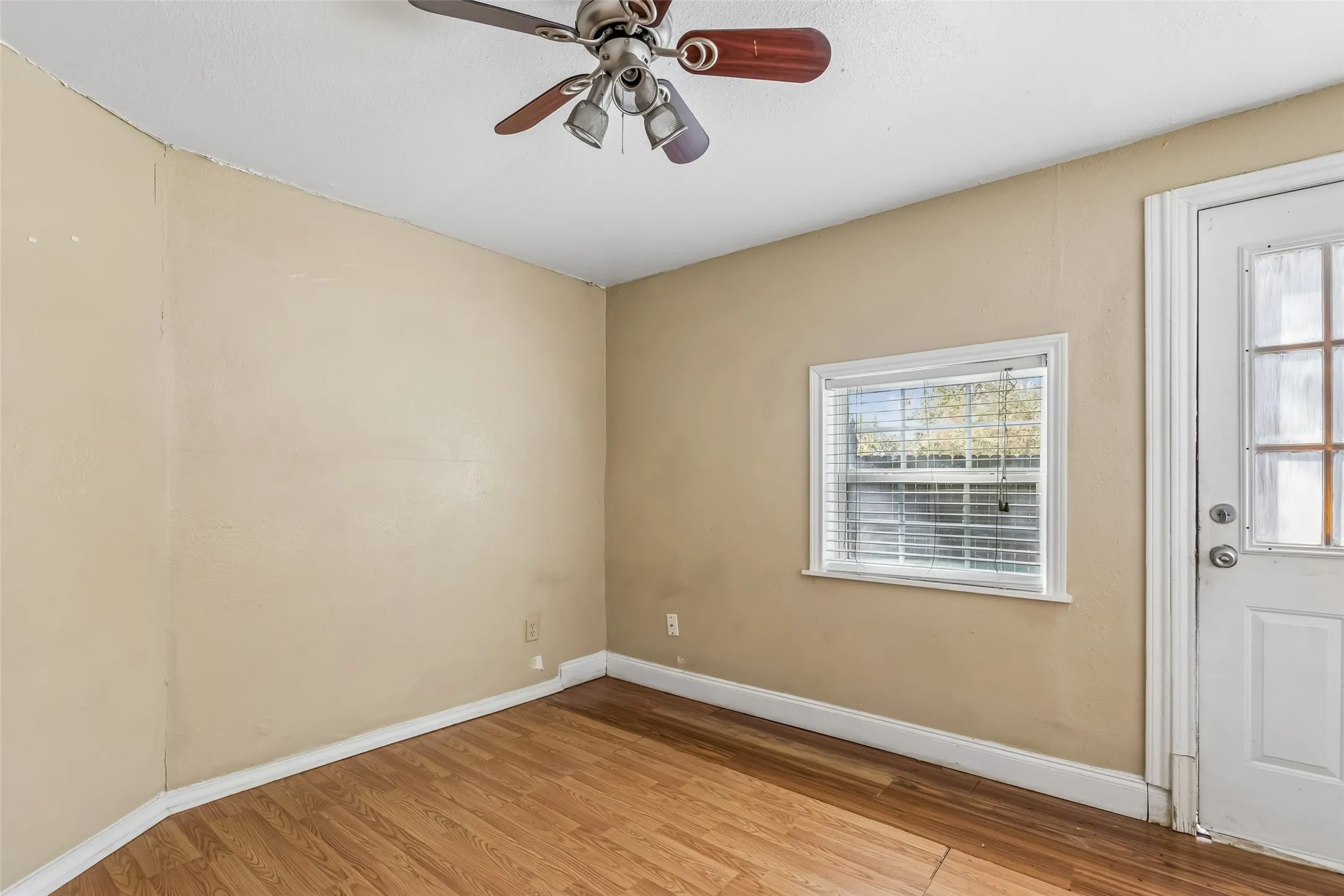 Single Family Residence For Sale in Denton County , 503 W Sycamore Street, Denton, Texas 76201, 4 Bedroom, 2 Bathroom, Garage spaces, 1,224 Sqft, built in 1958, mls#21384569, Real Estate Agent in Denton, Homes For Sale in Denton county, Homes For Sale in Denton, Realtor in Denton Texas, Real Estate Brokerage Independent Realty Texas, Luminita Cordes Realtor