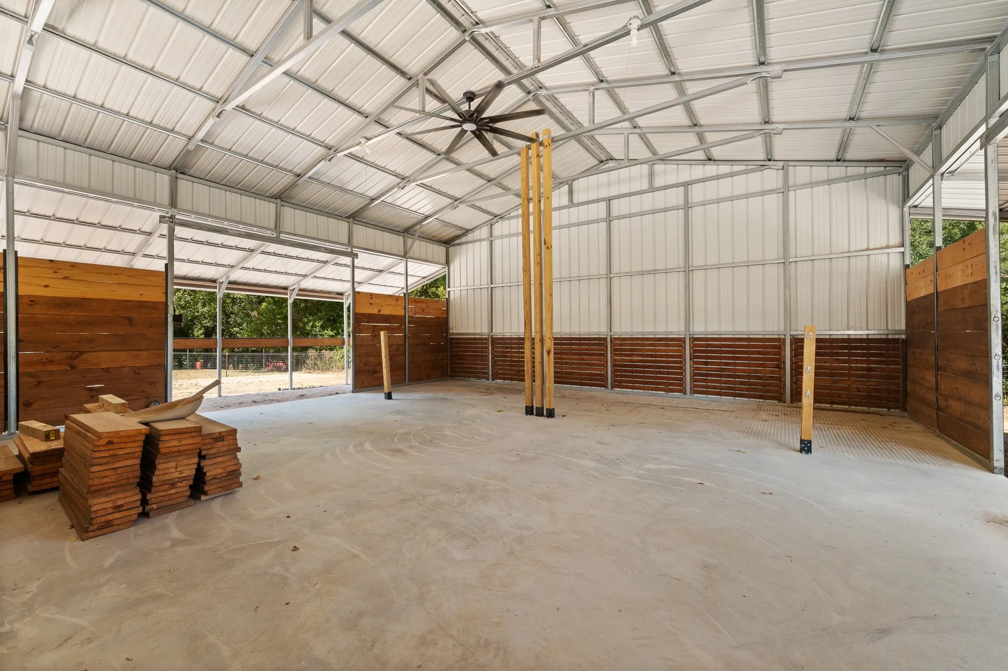 Single Family Residence For Sale in Dallas County , 453 Rocky Acres Road, Cedar Hill, Texas 75104, 3 Bedroom, 2 Bathroom, Garage spaces, 1,710 Sqft, built in 1973, mls#21386397, Real Estate Agent in Cedar Hill, Homes For Sale in Dallas county, Homes For Sale in Cedar Hill, Realtor in Cedar Hill Texas, Real Estate Brokerage Independent Realty Texas, Luminita Cordes Realtor