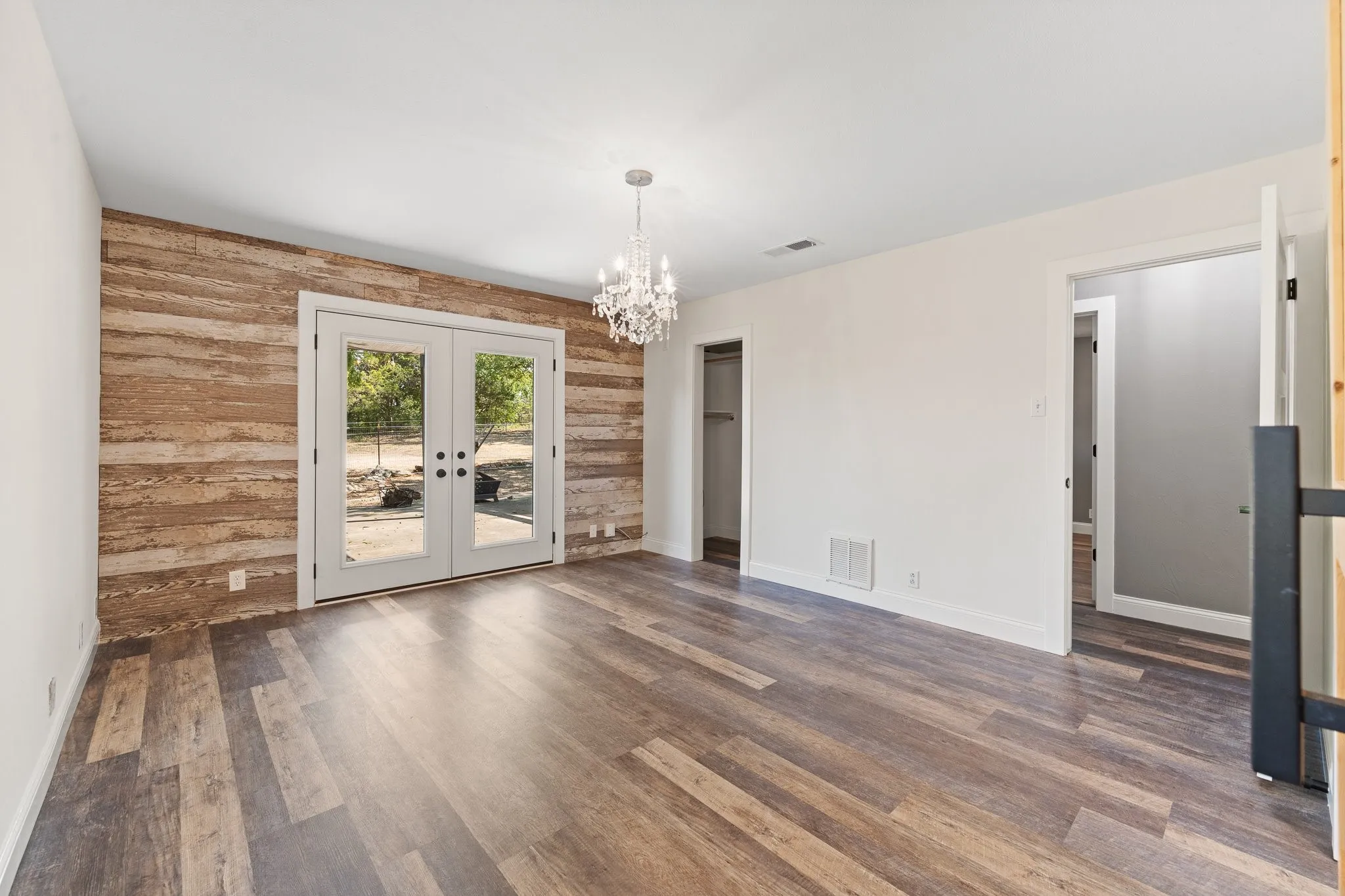 Single Family Residence For Sale in Dallas County , 453 Rocky Acres Road, Cedar Hill, Texas 75104, 3 Bedroom, 2 Bathroom, Garage spaces, 1,710 Sqft, built in 1973, mls#21386397, Real Estate Agent in Cedar Hill, Homes For Sale in Dallas county, Homes For Sale in Cedar Hill, Realtor in Cedar Hill Texas, Real Estate Brokerage Independent Realty Texas, Luminita Cordes Realtor