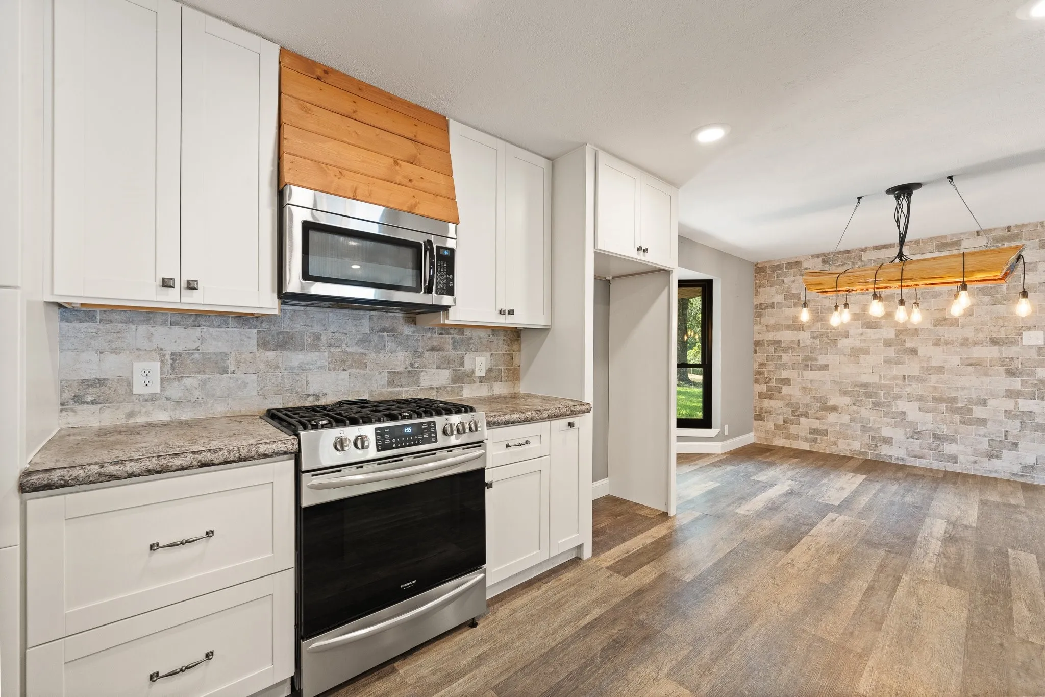 GAS RANGE!! And more cabinet/counter space!