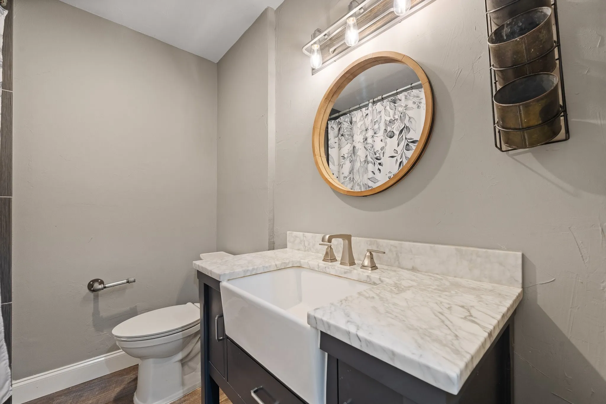 Updated guest bathroom, conveniently located in between the two gues