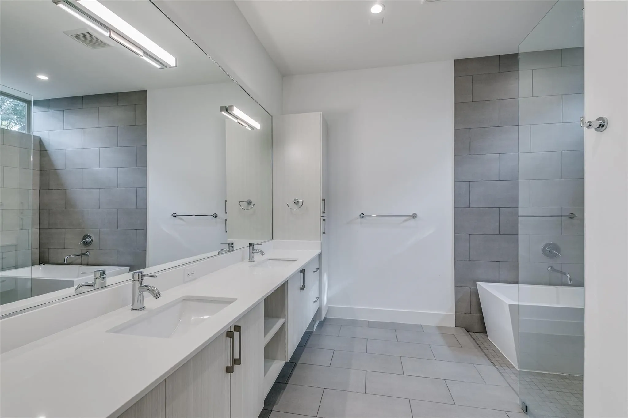Single Family Residence For Sale in Dallas County , 3344 Walchard Court, Dallas, Texas 75229, 3 Bedroom, 4 Bathroom, 2 Garage spaces, 2,886 Sqft, built in 2018, mls#21392935, Real Estate Agent in Dallas, Homes For Sale in Dallas county, Homes For Sale in Dallas, Realtor in Dallas Texas, Real Estate Brokerage Independent Realty Texas, Luminita Cordes Realtor