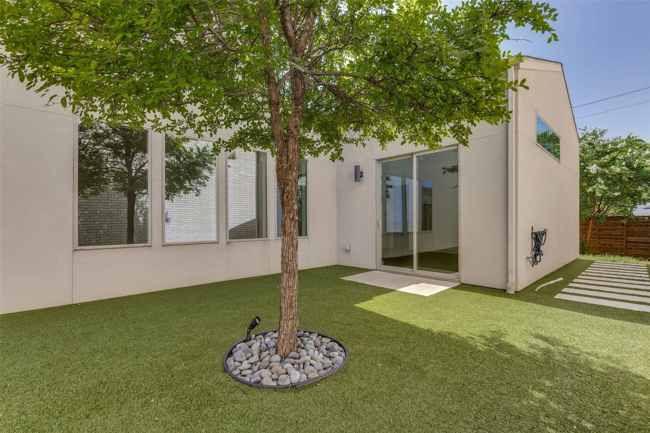 Single Family Residence For Sale in Dallas County , 3344 Walchard Court, Dallas, Texas 75229, 3 Bedroom, 4 Bathroom, 2 Garage spaces, 2,886 Sqft, built in 2018, mls#21392935, Real Estate Agent in Dallas, Homes For Sale in Dallas county, Homes For Sale in Dallas, Realtor in Dallas Texas, Real Estate Brokerage Independent Realty Texas, Luminita Cordes Realtor