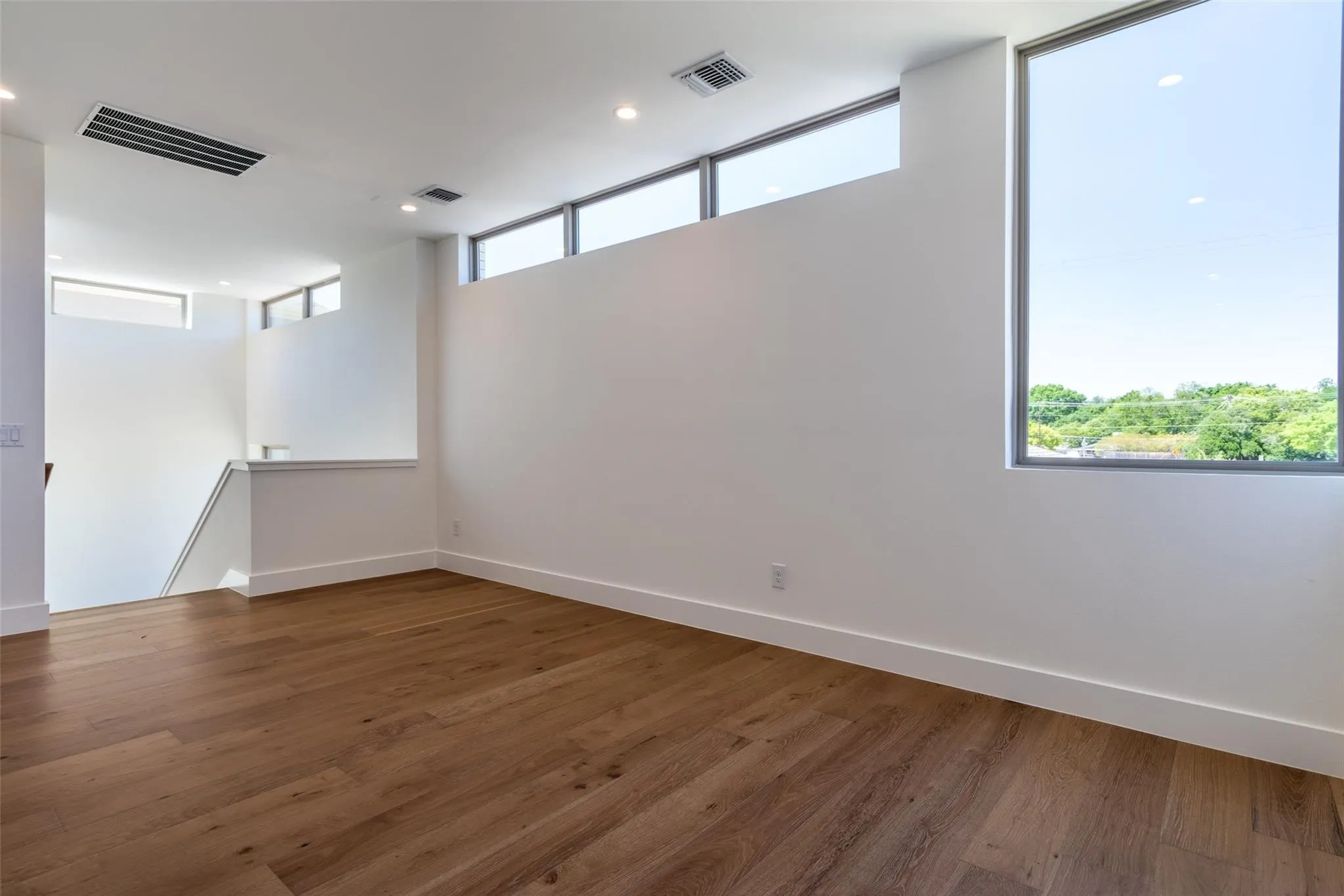 Single Family Residence For Sale in Dallas County , 3344 Walchard Court, Dallas, Texas 75229, 3 Bedroom, 4 Bathroom, 2 Garage spaces, 2,886 Sqft, built in 2018, mls#21392935, Real Estate Agent in Dallas, Homes For Sale in Dallas county, Homes For Sale in Dallas, Realtor in Dallas Texas, Real Estate Brokerage Independent Realty Texas, Luminita Cordes Realtor