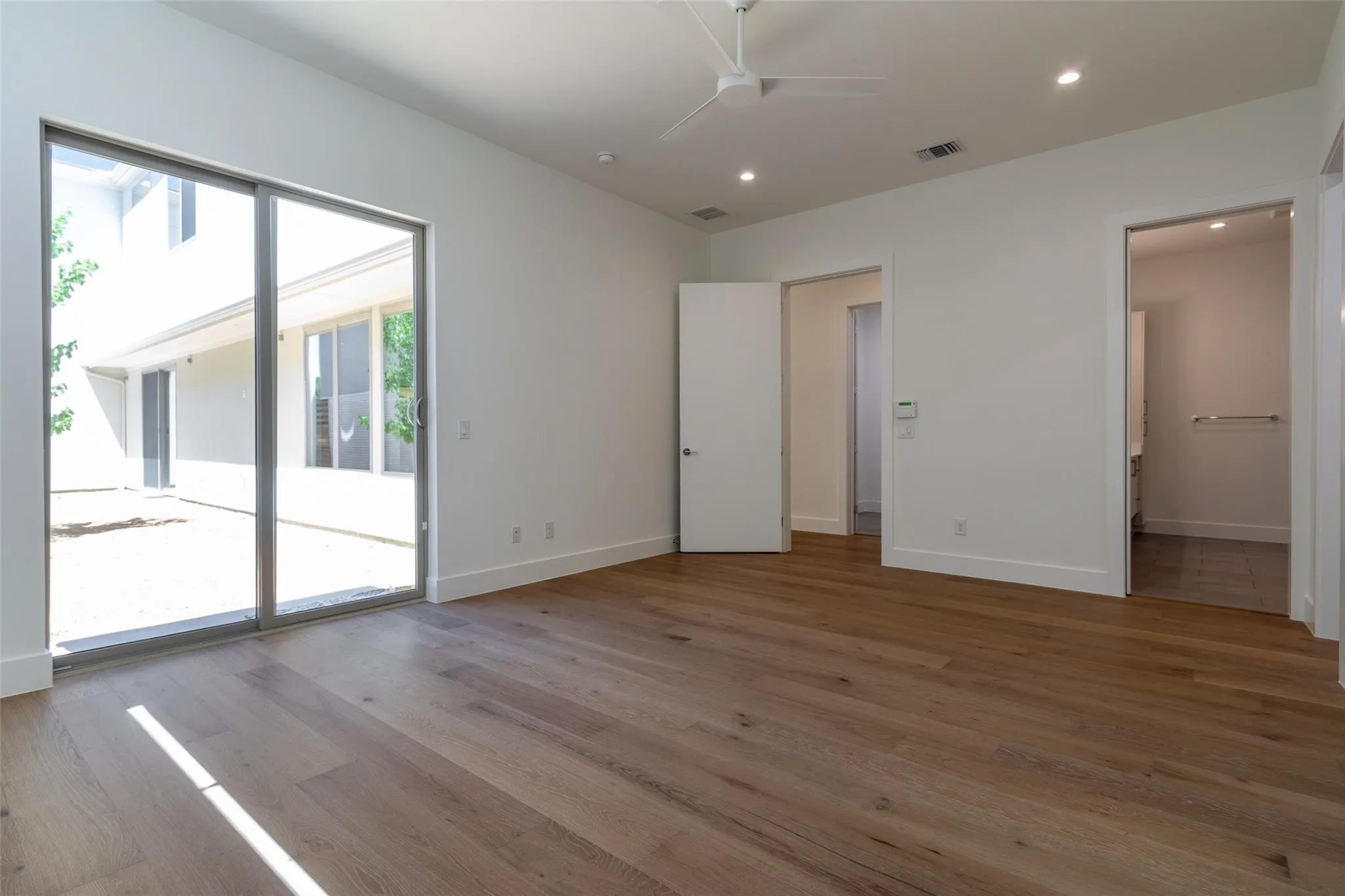 Single Family Residence For Sale in Dallas County , 3344 Walchard Court, Dallas, Texas 75229, 3 Bedroom, 4 Bathroom, 2 Garage spaces, 2,886 Sqft, built in 2018, mls#21392935, Real Estate Agent in Dallas, Homes For Sale in Dallas county, Homes For Sale in Dallas, Realtor in Dallas Texas, Real Estate Brokerage Independent Realty Texas, Luminita Cordes Realtor