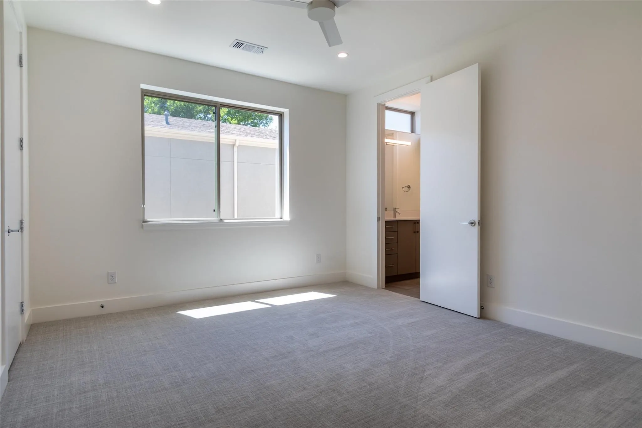 Single Family Residence For Sale in Dallas County , 3344 Walchard Court, Dallas, Texas 75229, 3 Bedroom, 4 Bathroom, 2 Garage spaces, 2,886 Sqft, built in 2018, mls#21392935, Real Estate Agent in Dallas, Homes For Sale in Dallas county, Homes For Sale in Dallas, Realtor in Dallas Texas, Real Estate Brokerage Independent Realty Texas, Luminita Cordes Realtor