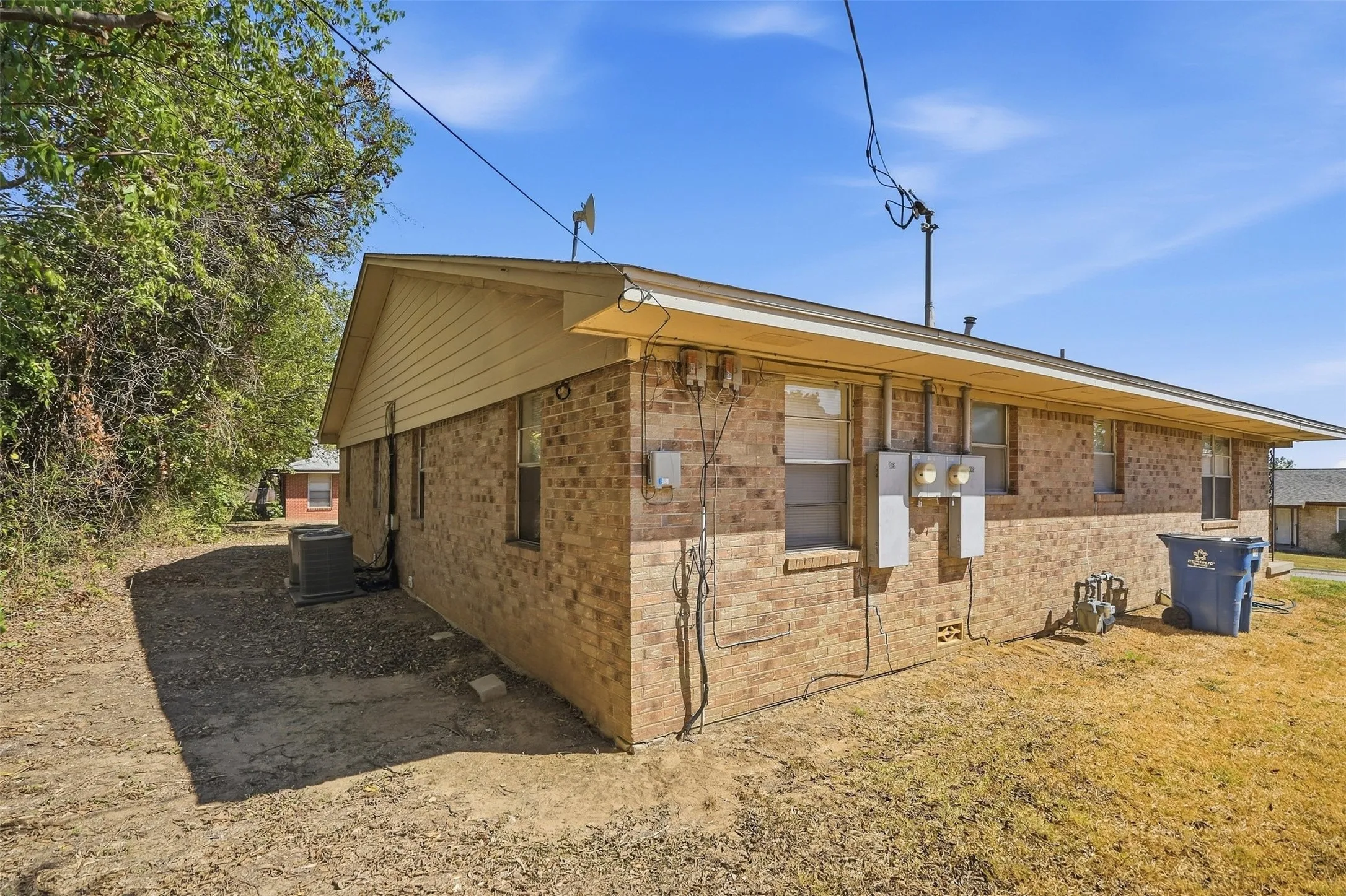 Duplex For Rent in Johnson County , 106 Pine Street 106, Keene, Texas 76059, 2 Bedroom, 1 Bathroom, 1 Garage spaces, 775 Sqft, built in 1964, mls#21388812, Real Estate Agent in Keene, Homes For Rent in Johnson county, Homes For Rent in Keene, Realtor in Keene Texas, Real Estate Brokerage Independent Realty Texas, Luminita Cordes Realtor