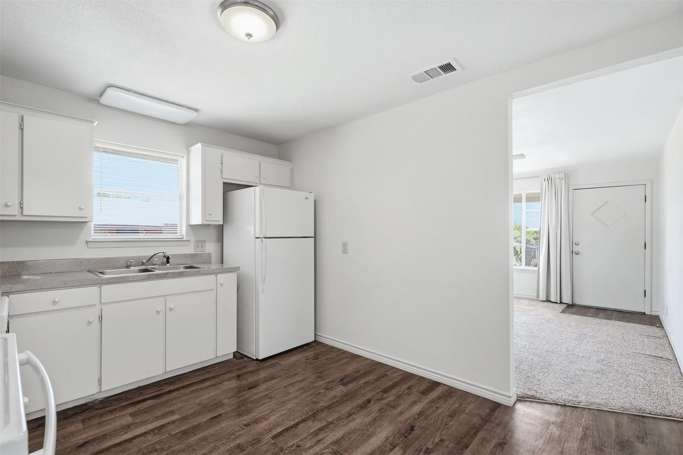 Duplex For Rent in Johnson County , 106 Pine Street 106, Keene, Texas 76059, 2 Bedroom, 1 Bathroom, 1 Garage spaces, 775 Sqft, built in 1964, mls#21388812, Real Estate Agent in Keene, Homes For Rent in Johnson county, Homes For Rent in Keene, Realtor in Keene Texas, Real Estate Brokerage Independent Realty Texas, Luminita Cordes Realtor