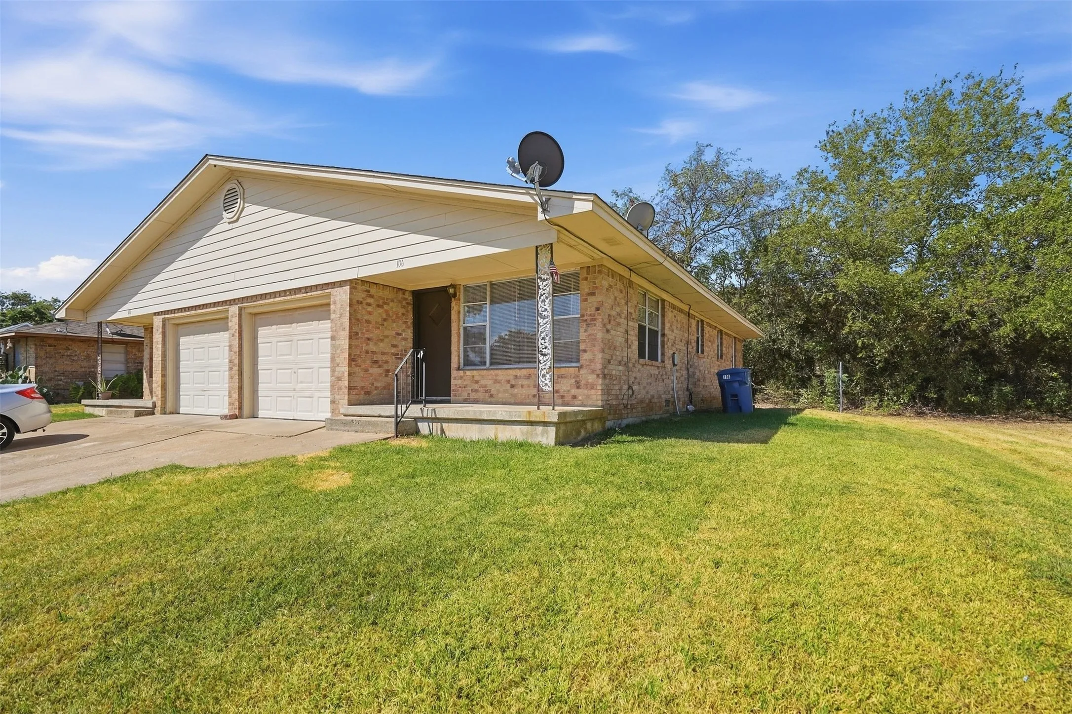 Duplex For Rent in Johnson County , 106 Pine Street 106, Keene, Texas 76059, 2 Bedroom, 1 Bathroom, 1 Garage spaces, 775 Sqft, built in 1964, mls#21388812, Real Estate Agent in Keene, Homes For Rent in Johnson county, Homes For Rent in Keene, Realtor in Keene Texas, Real Estate Brokerage Independent Realty Texas, Luminita Cordes Realtor
