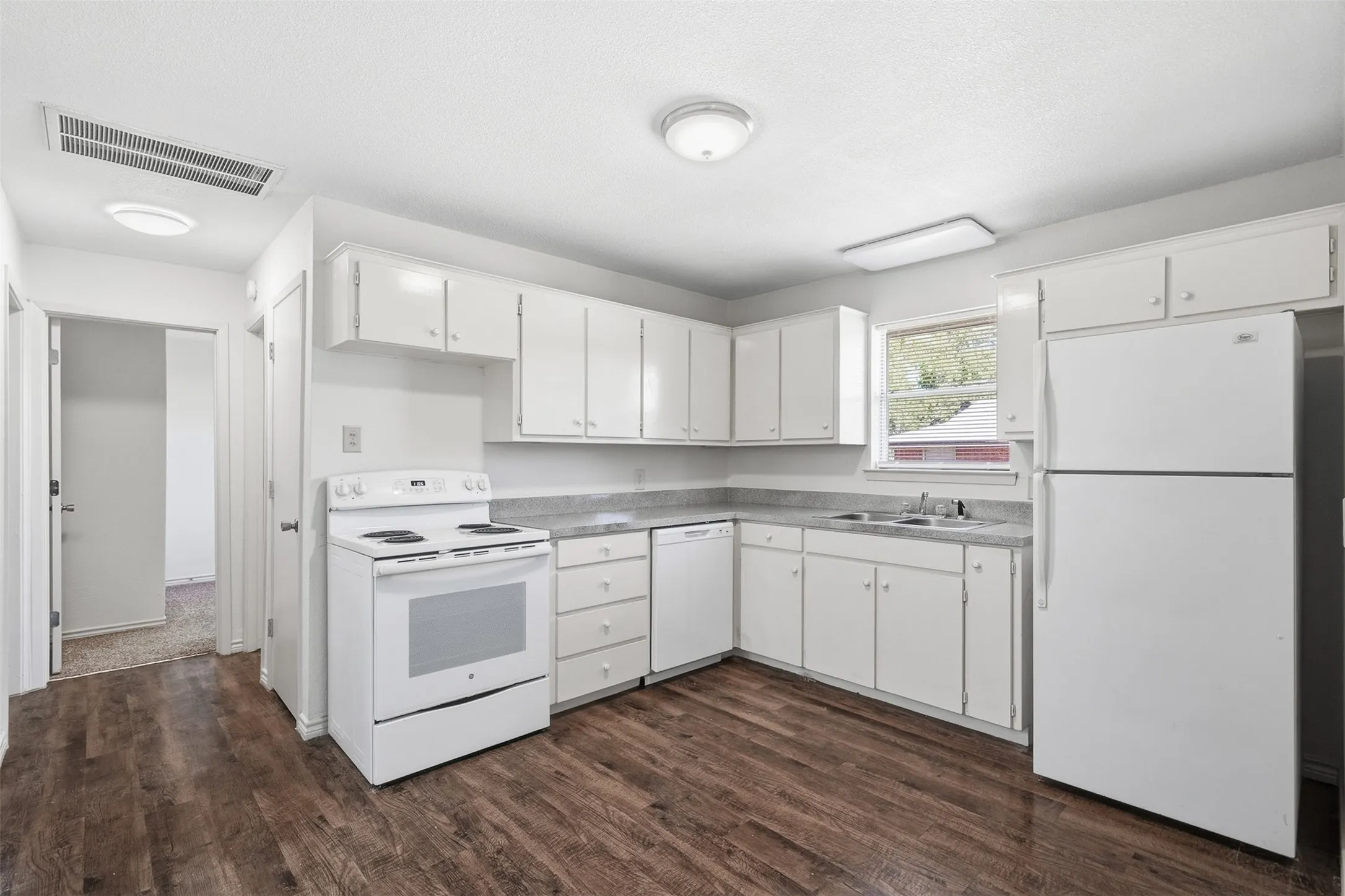 Duplex For Rent in Johnson County , 106 Pine Street 106, Keene, Texas 76059, 2 Bedroom, 1 Bathroom, 1 Garage spaces, 775 Sqft, built in 1964, mls#21388812, Real Estate Agent in Keene, Homes For Rent in Johnson county, Homes For Rent in Keene, Realtor in Keene Texas, Real Estate Brokerage Independent Realty Texas, Luminita Cordes Realtor