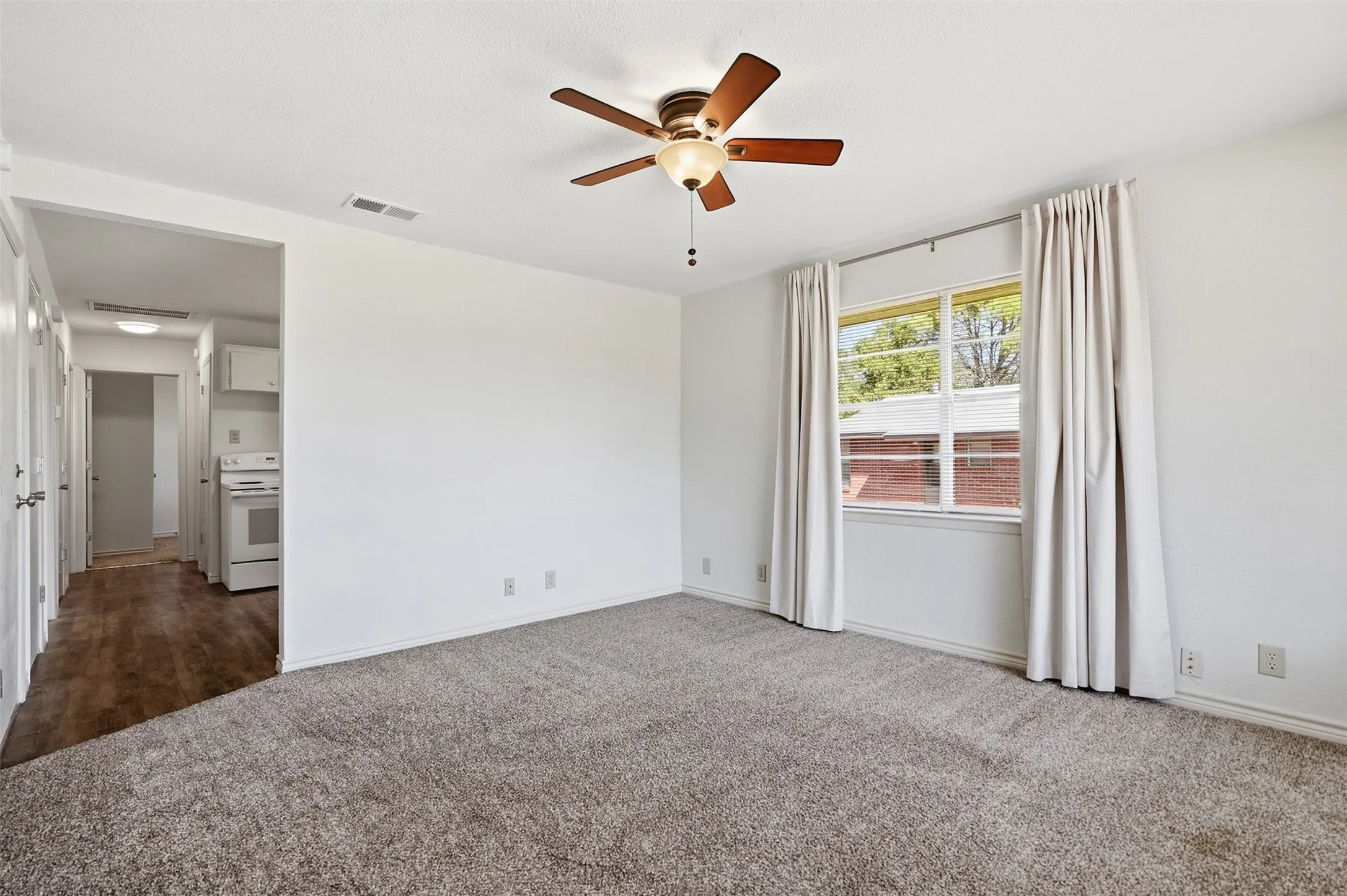 Duplex For Rent in Johnson County , 106 Pine Street 106, Keene, Texas 76059, 2 Bedroom, 1 Bathroom, 1 Garage spaces, 775 Sqft, built in 1964, mls#21388812, Real Estate Agent in Keene, Homes For Rent in Johnson county, Homes For Rent in Keene, Realtor in Keene Texas, Real Estate Brokerage Independent Realty Texas, Luminita Cordes Realtor