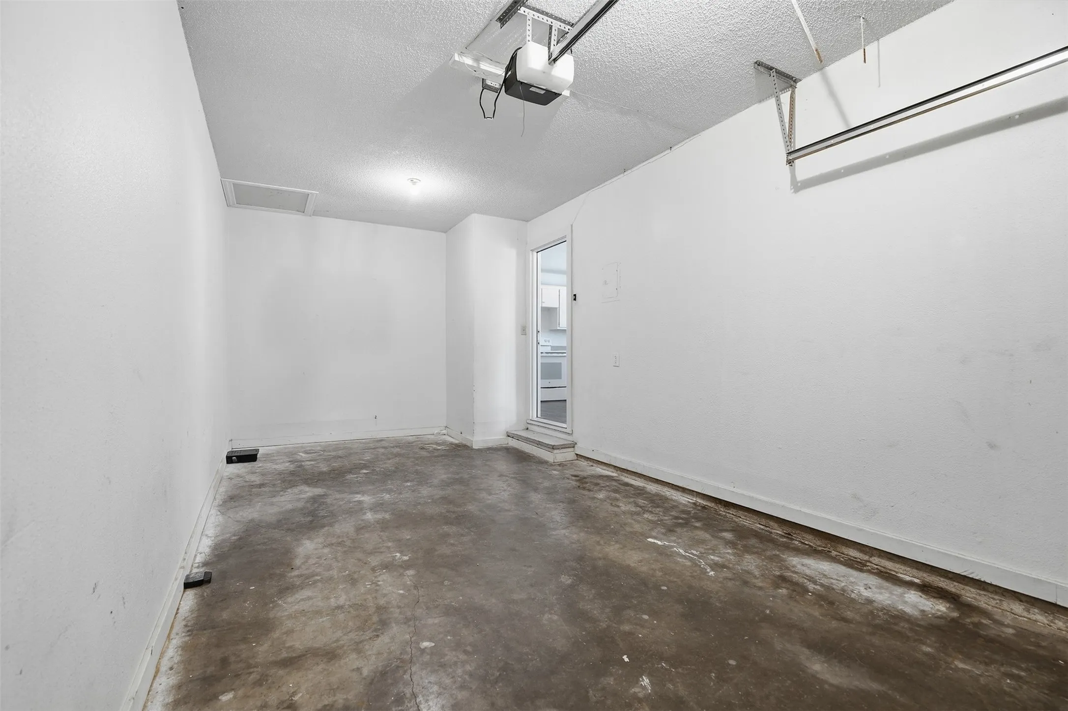 Duplex For Rent in Johnson County , 106 Pine Street 106, Keene, Texas 76059, 2 Bedroom, 1 Bathroom, 1 Garage spaces, 775 Sqft, built in 1964, mls#21388812, Real Estate Agent in Keene, Homes For Rent in Johnson county, Homes For Rent in Keene, Realtor in Keene Texas, Real Estate Brokerage Independent Realty Texas, Luminita Cordes Realtor