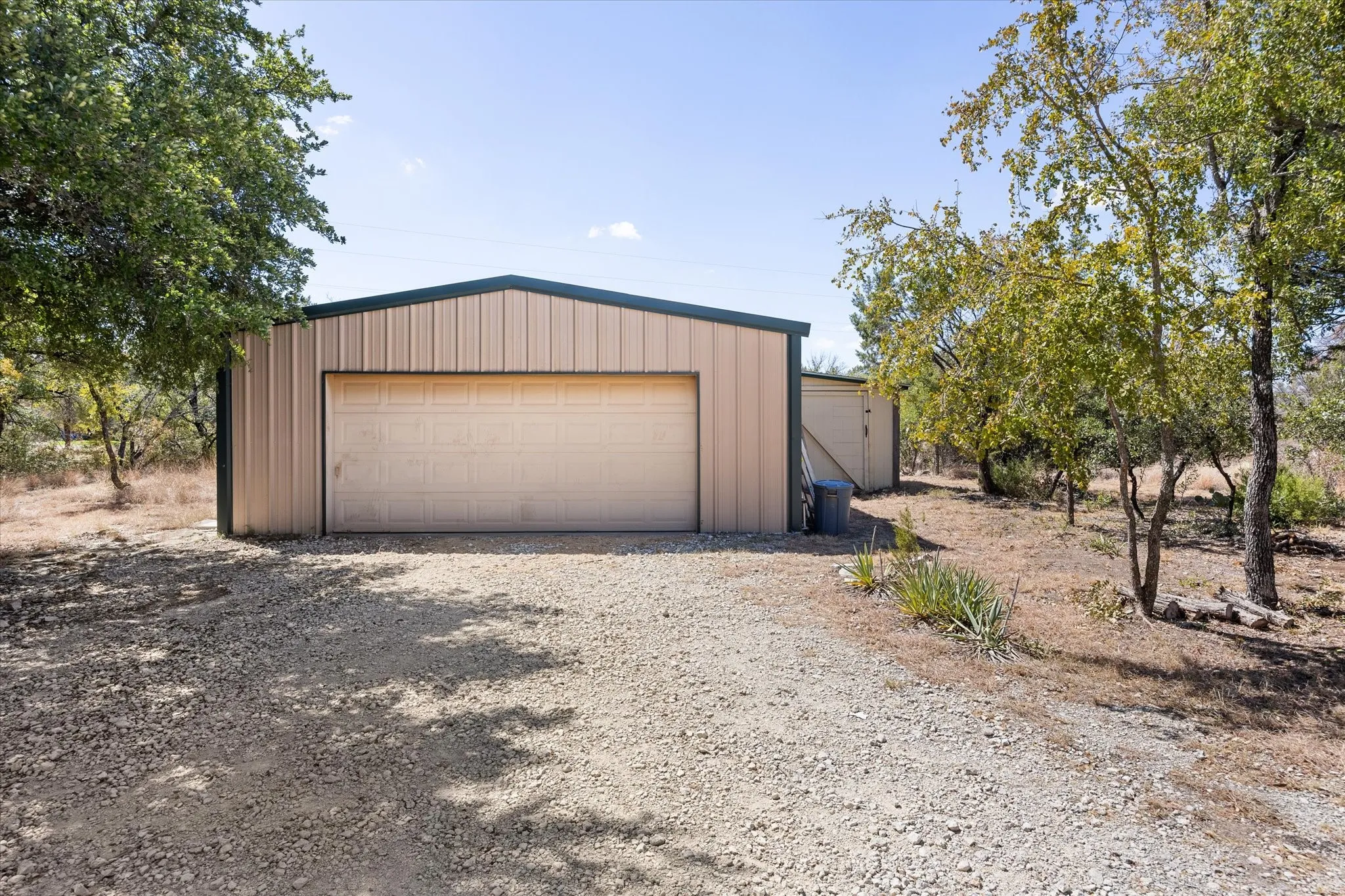Single Family Residence For Sale in Erath County , 4865 Compass Way, Bluff Dale, Texas 76433, 4 Bedroom, 3 Bathroom, 4 Garage spaces, 2,415 Sqft, built in 2006, mls#21390642, Real Estate Agent in Bluff Dale, Homes For Sale in Erath county, Homes For Sale in Bluff Dale, Realtor in Bluff Dale Texas, Real Estate Brokerage Independent Realty Texas, Luminita Cordes Realtor