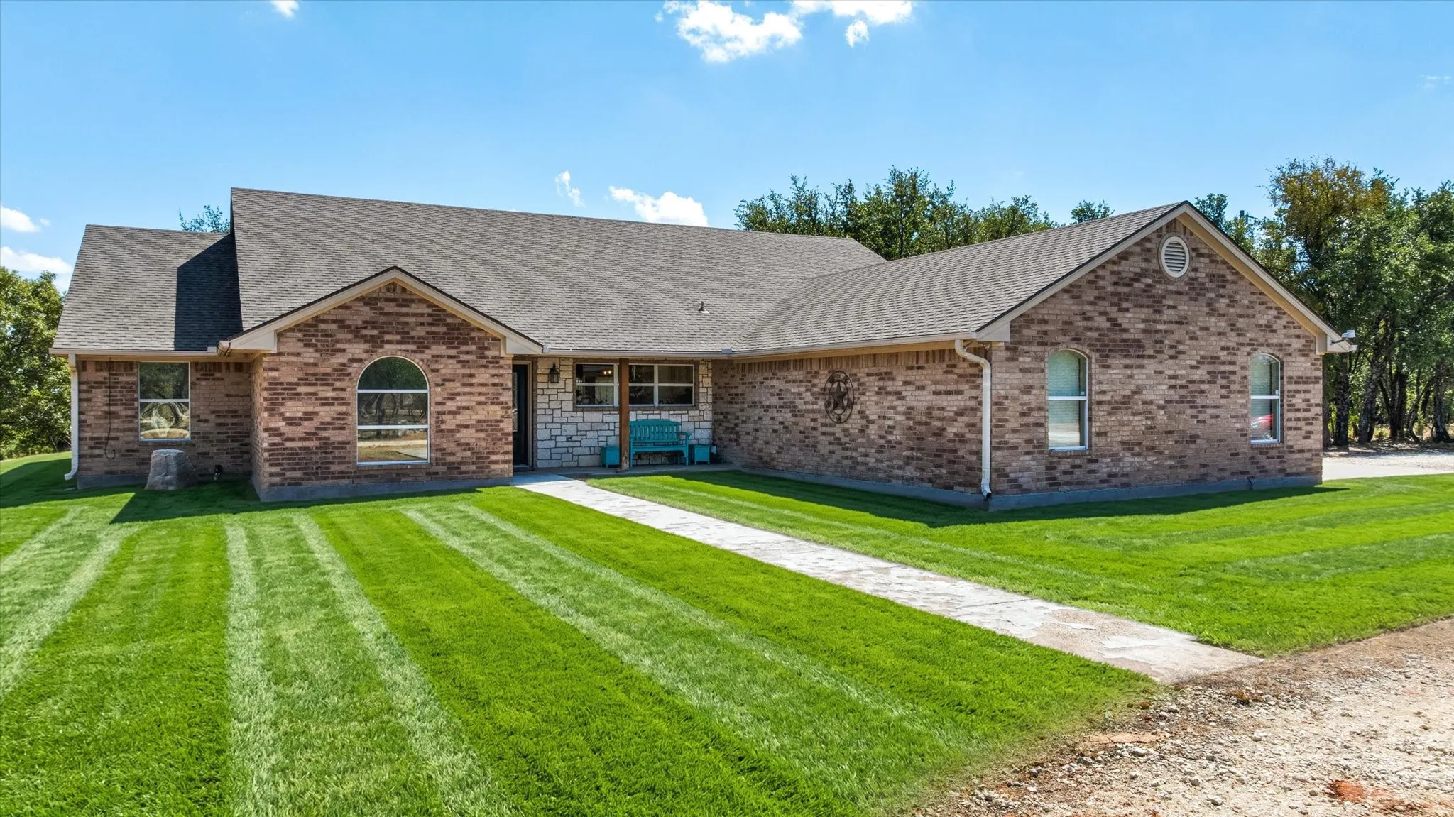 Single Family Residence For Sale in Erath County , 4865 Compass Way, Bluff Dale, Texas 76433, 4 Bedroom, 3 Bathroom, 4 Garage spaces, 2,415 Sqft, built in 2006, mls#21390642, Real Estate Agent in Bluff Dale, Homes For Sale in Erath county, Homes For Sale in Bluff Dale, Realtor in Bluff Dale Texas, Real Estate Brokerage Independent Realty Texas, Luminita Cordes Realtor