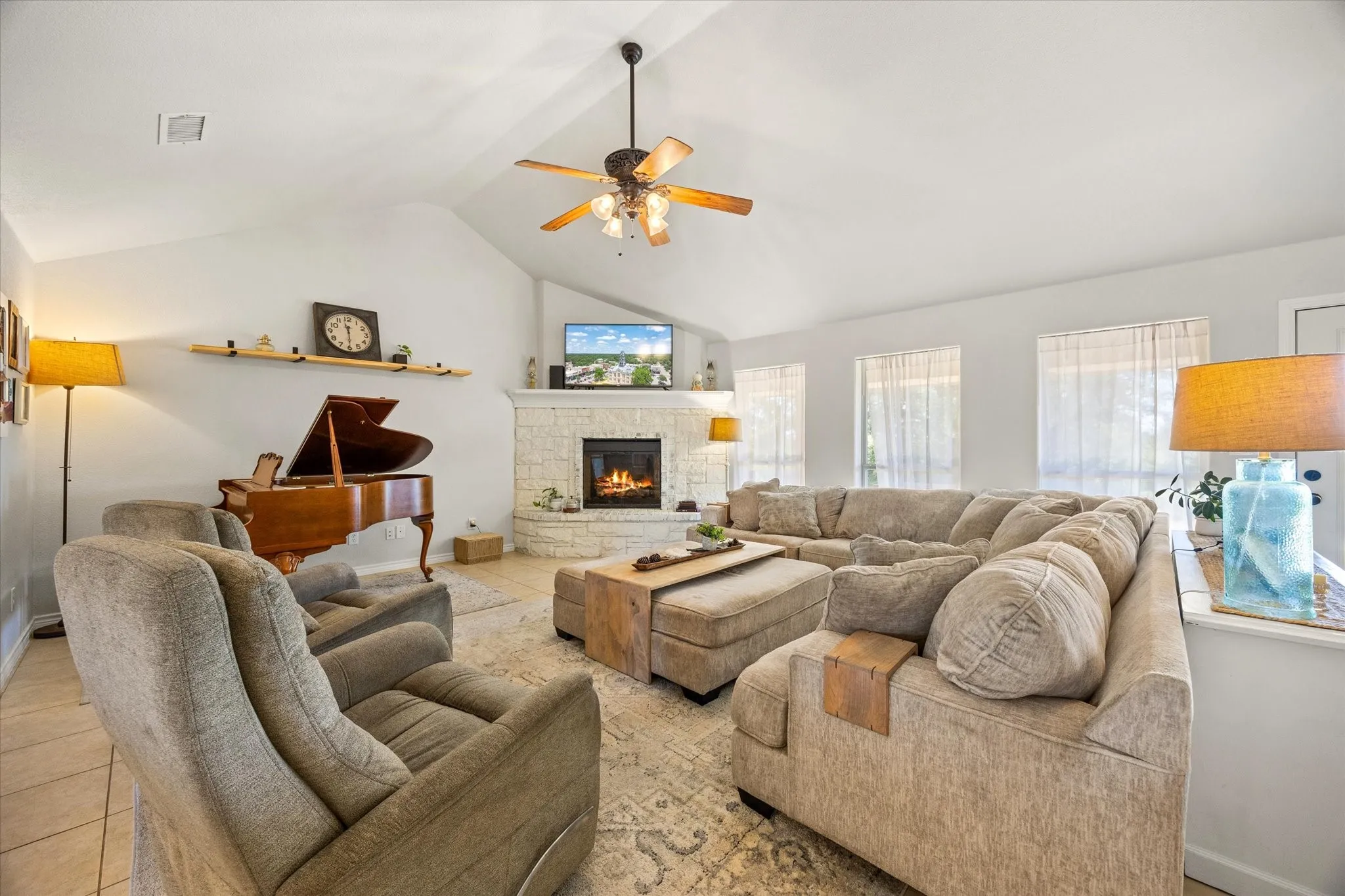 Single Family Residence For Sale in Erath County , 4865 Compass Way, Bluff Dale, Texas 76433, 4 Bedroom, 3 Bathroom, 4 Garage spaces, 2,415 Sqft, built in 2006, mls#21390642, Real Estate Agent in Bluff Dale, Homes For Sale in Erath county, Homes For Sale in Bluff Dale, Realtor in Bluff Dale Texas, Real Estate Brokerage Independent Realty Texas, Luminita Cordes Realtor