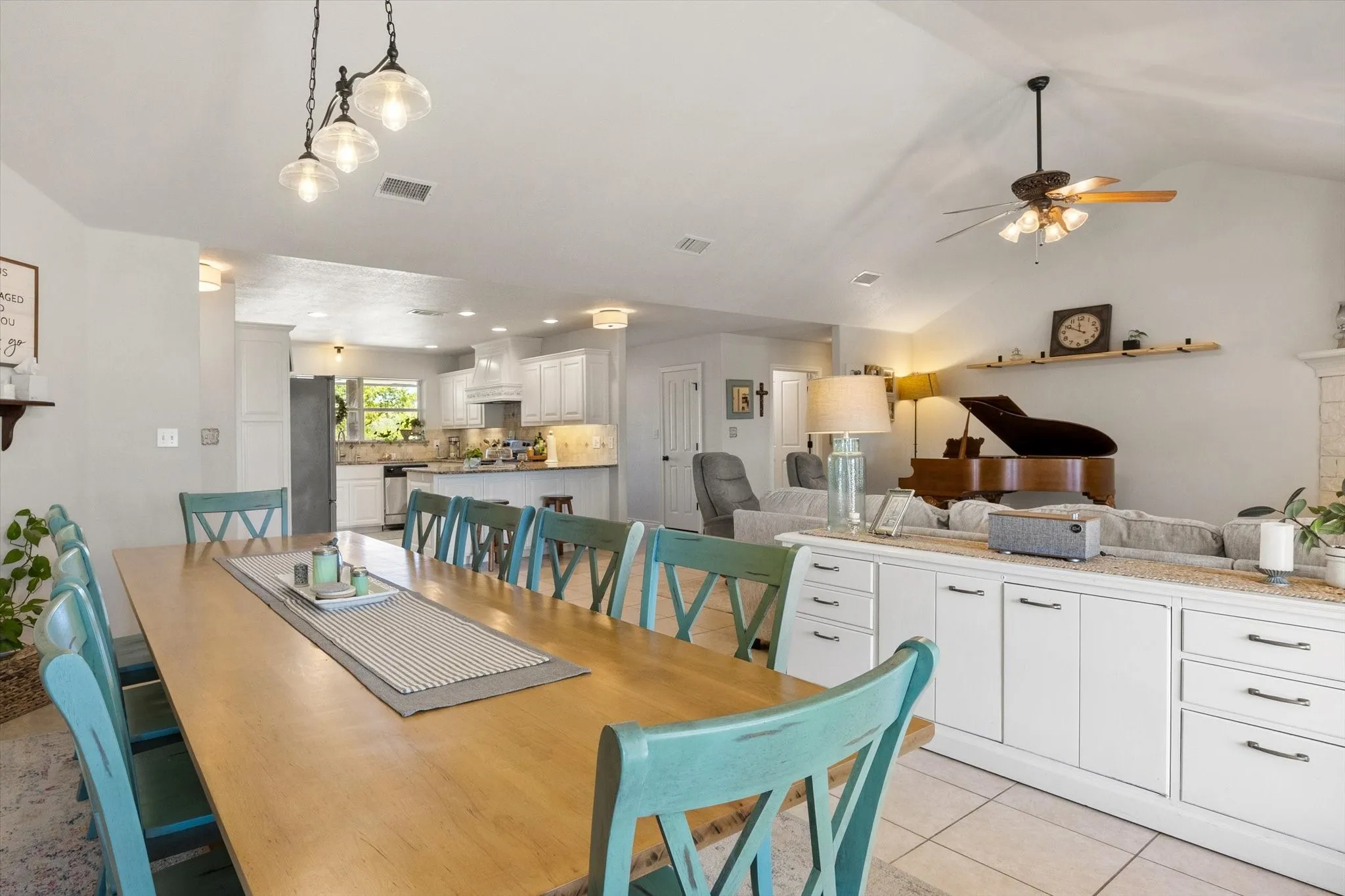 Single Family Residence For Sale in Erath County , 4865 Compass Way, Bluff Dale, Texas 76433, 4 Bedroom, 3 Bathroom, 4 Garage spaces, 2,415 Sqft, built in 2006, mls#21390642, Real Estate Agent in Bluff Dale, Homes For Sale in Erath county, Homes For Sale in Bluff Dale, Realtor in Bluff Dale Texas, Real Estate Brokerage Independent Realty Texas, Luminita Cordes Realtor