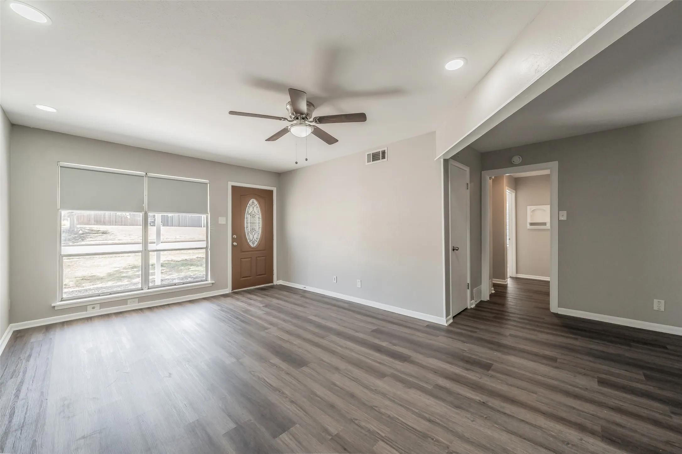 Single Family Residence For Sale in Tarrant County , 3562 Paint Trail, Fort Worth, Texas 76116, 3 Bedroom, 2 Bathroom, 1 Garage spaces, 1,209 Sqft, built in 1959, mls#21392941, Real Estate Agent in Fort Worth, Homes For Sale in Tarrant county, Homes For Sale in Fort Worth, Realtor in Fort Worth Texas, Real Estate Brokerage Independent Realty Texas, Luminita Cordes Realtor