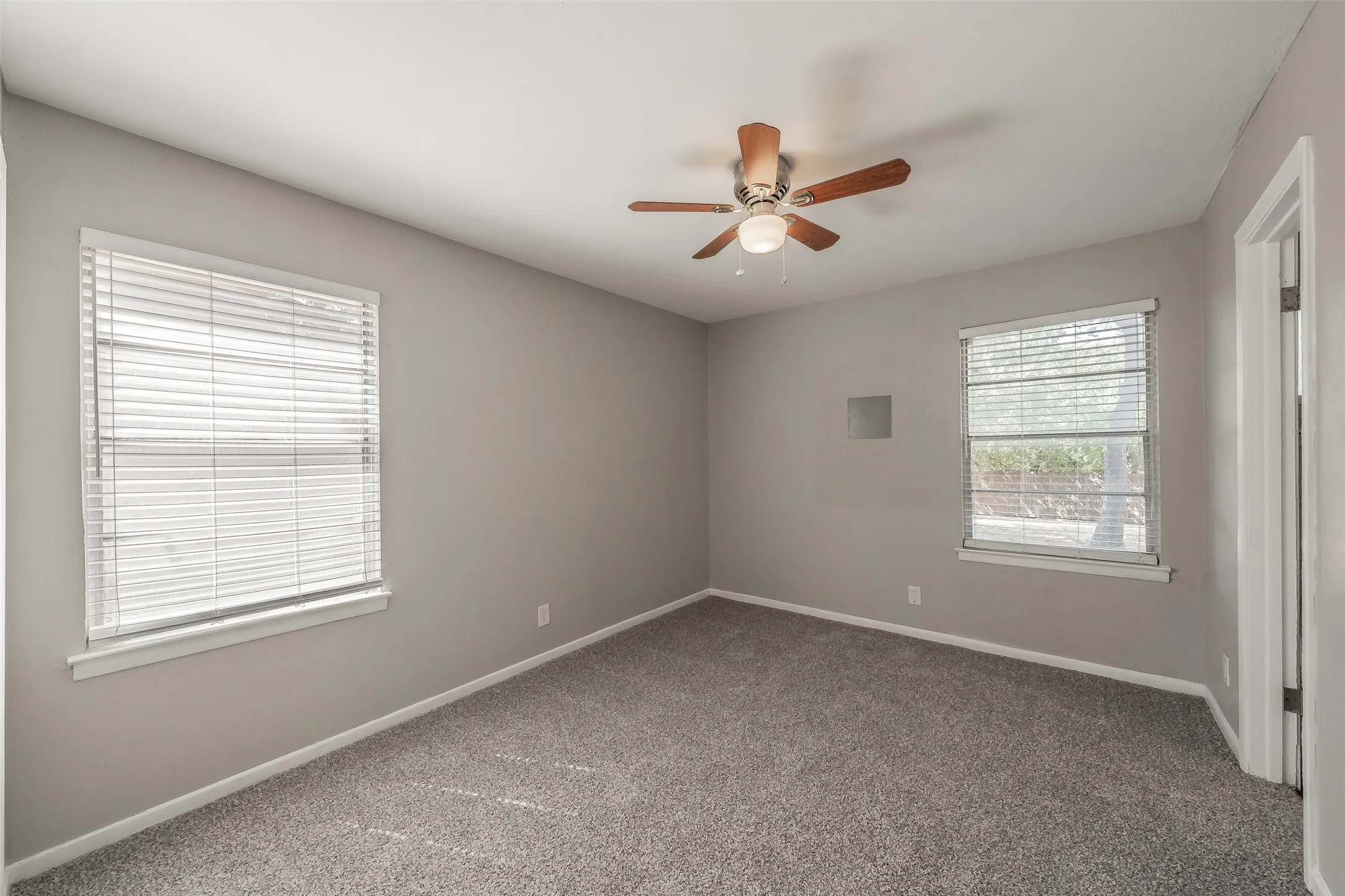 Single Family Residence For Sale in Tarrant County , 3562 Paint Trail, Fort Worth, Texas 76116, 3 Bedroom, 2 Bathroom, 1 Garage spaces, 1,209 Sqft, built in 1959, mls#21392941, Real Estate Agent in Fort Worth, Homes For Sale in Tarrant county, Homes For Sale in Fort Worth, Realtor in Fort Worth Texas, Real Estate Brokerage Independent Realty Texas, Luminita Cordes Realtor