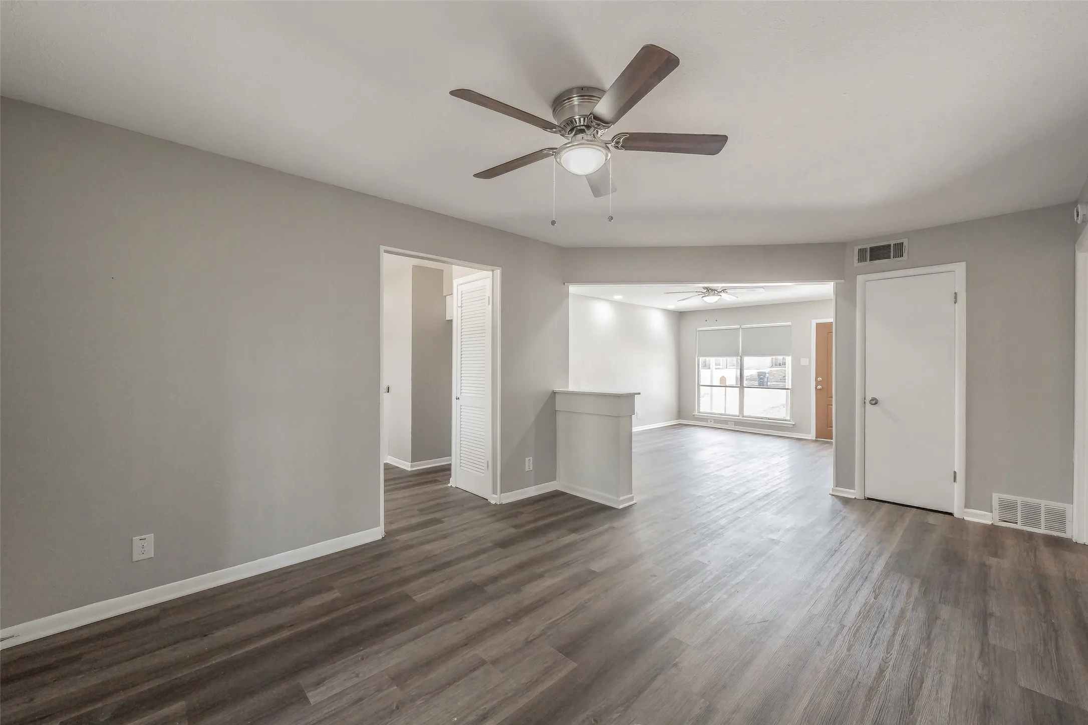 Single Family Residence For Sale in Tarrant County , 3562 Paint Trail, Fort Worth, Texas 76116, 3 Bedroom, 2 Bathroom, 1 Garage spaces, 1,209 Sqft, built in 1959, mls#21392941, Real Estate Agent in Fort Worth, Homes For Sale in Tarrant county, Homes For Sale in Fort Worth, Realtor in Fort Worth Texas, Real Estate Brokerage Independent Realty Texas, Luminita Cordes Realtor