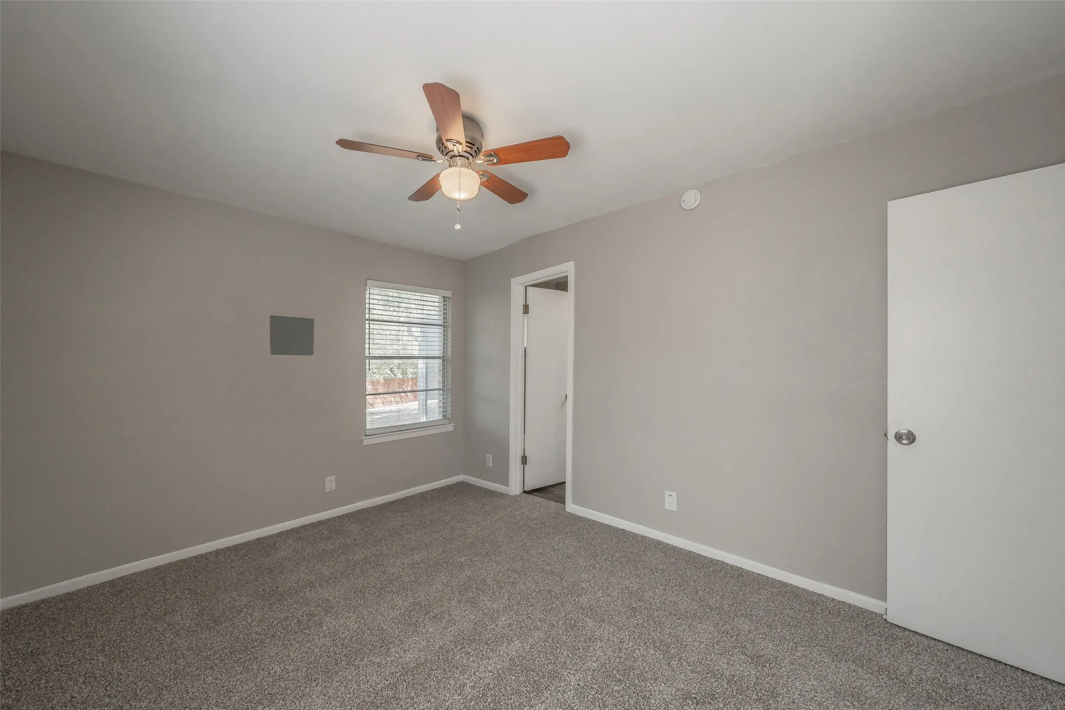 Single Family Residence For Sale in Tarrant County , 3562 Paint Trail, Fort Worth, Texas 76116, 3 Bedroom, 2 Bathroom, 1 Garage spaces, 1,209 Sqft, built in 1959, mls#21392941, Real Estate Agent in Fort Worth, Homes For Sale in Tarrant county, Homes For Sale in Fort Worth, Realtor in Fort Worth Texas, Real Estate Brokerage Independent Realty Texas, Luminita Cordes Realtor