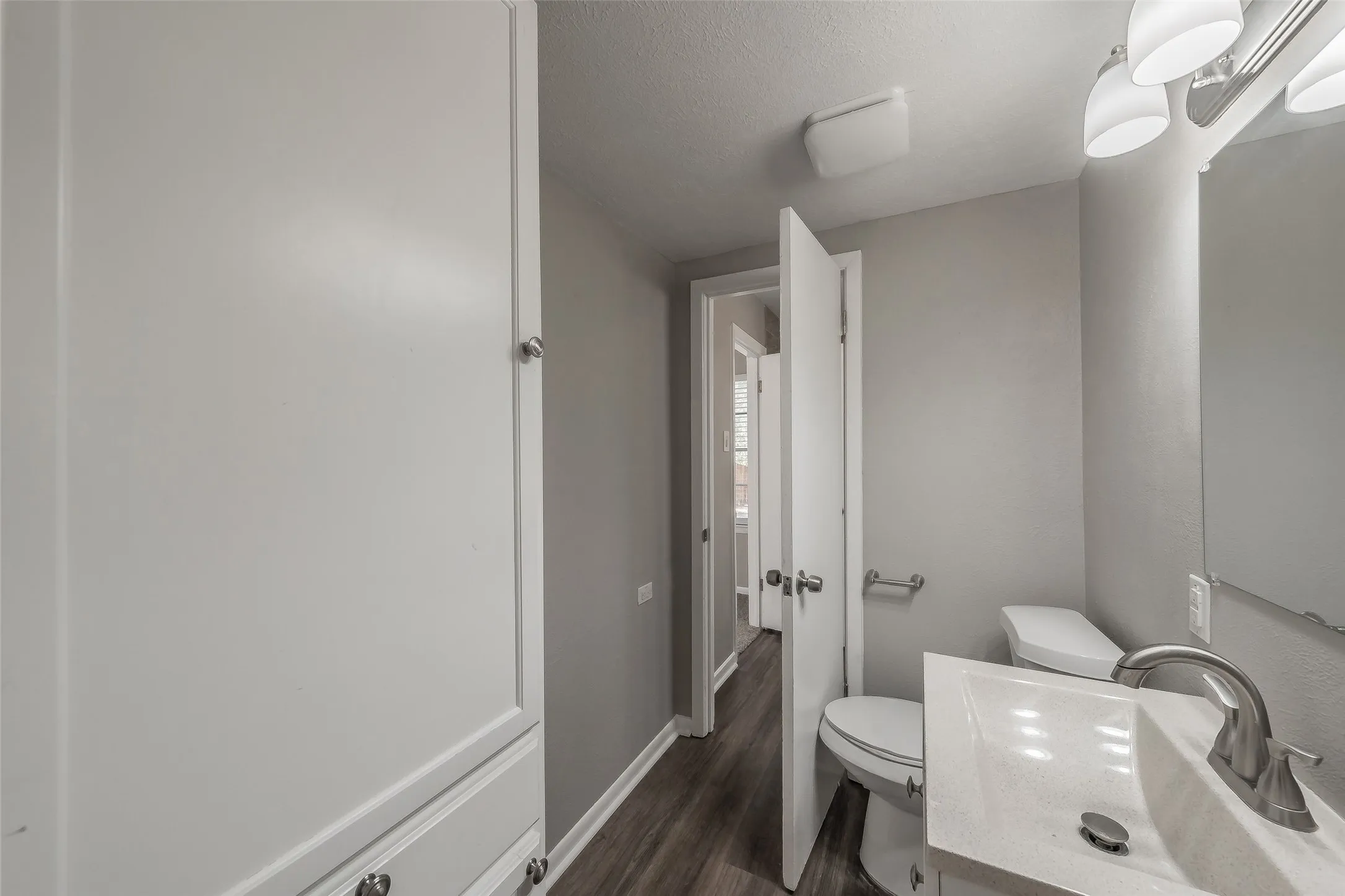 Single Family Residence For Sale in Tarrant County , 3562 Paint Trail, Fort Worth, Texas 76116, 3 Bedroom, 2 Bathroom, 1 Garage spaces, 1,209 Sqft, built in 1959, mls#21392941, Real Estate Agent in Fort Worth, Homes For Sale in Tarrant county, Homes For Sale in Fort Worth, Realtor in Fort Worth Texas, Real Estate Brokerage Independent Realty Texas, Luminita Cordes Realtor