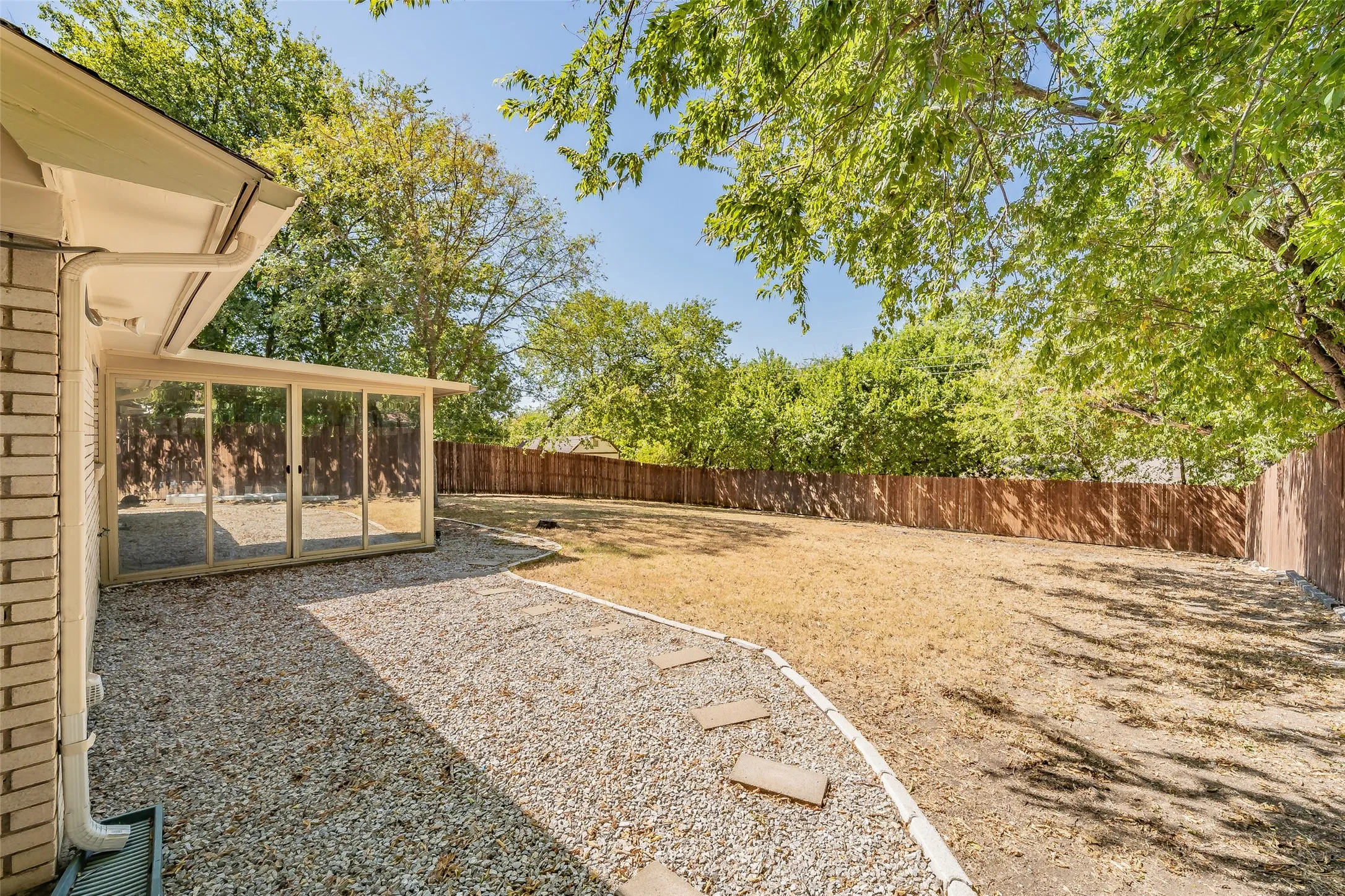 Single Family Residence For Sale in Tarrant County , 3562 Paint Trail, Fort Worth, Texas 76116, 3 Bedroom, 2 Bathroom, 1 Garage spaces, 1,209 Sqft, built in 1959, mls#21392941, Real Estate Agent in Fort Worth, Homes For Sale in Tarrant county, Homes For Sale in Fort Worth, Realtor in Fort Worth Texas, Real Estate Brokerage Independent Realty Texas, Luminita Cordes Realtor