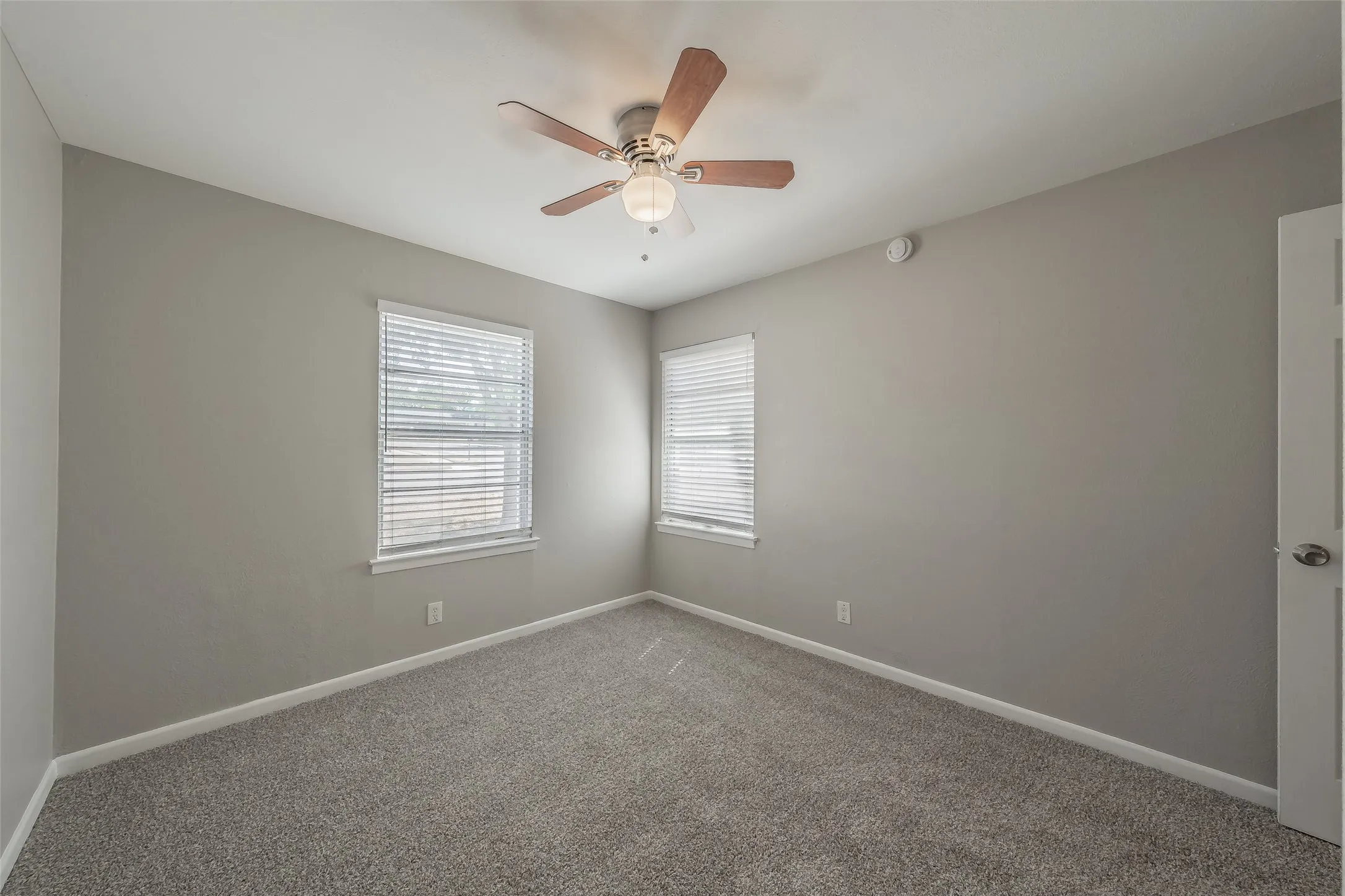 Single Family Residence For Sale in Tarrant County , 3562 Paint Trail, Fort Worth, Texas 76116, 3 Bedroom, 2 Bathroom, 1 Garage spaces, 1,209 Sqft, built in 1959, mls#21392941, Real Estate Agent in Fort Worth, Homes For Sale in Tarrant county, Homes For Sale in Fort Worth, Realtor in Fort Worth Texas, Real Estate Brokerage Independent Realty Texas, Luminita Cordes Realtor