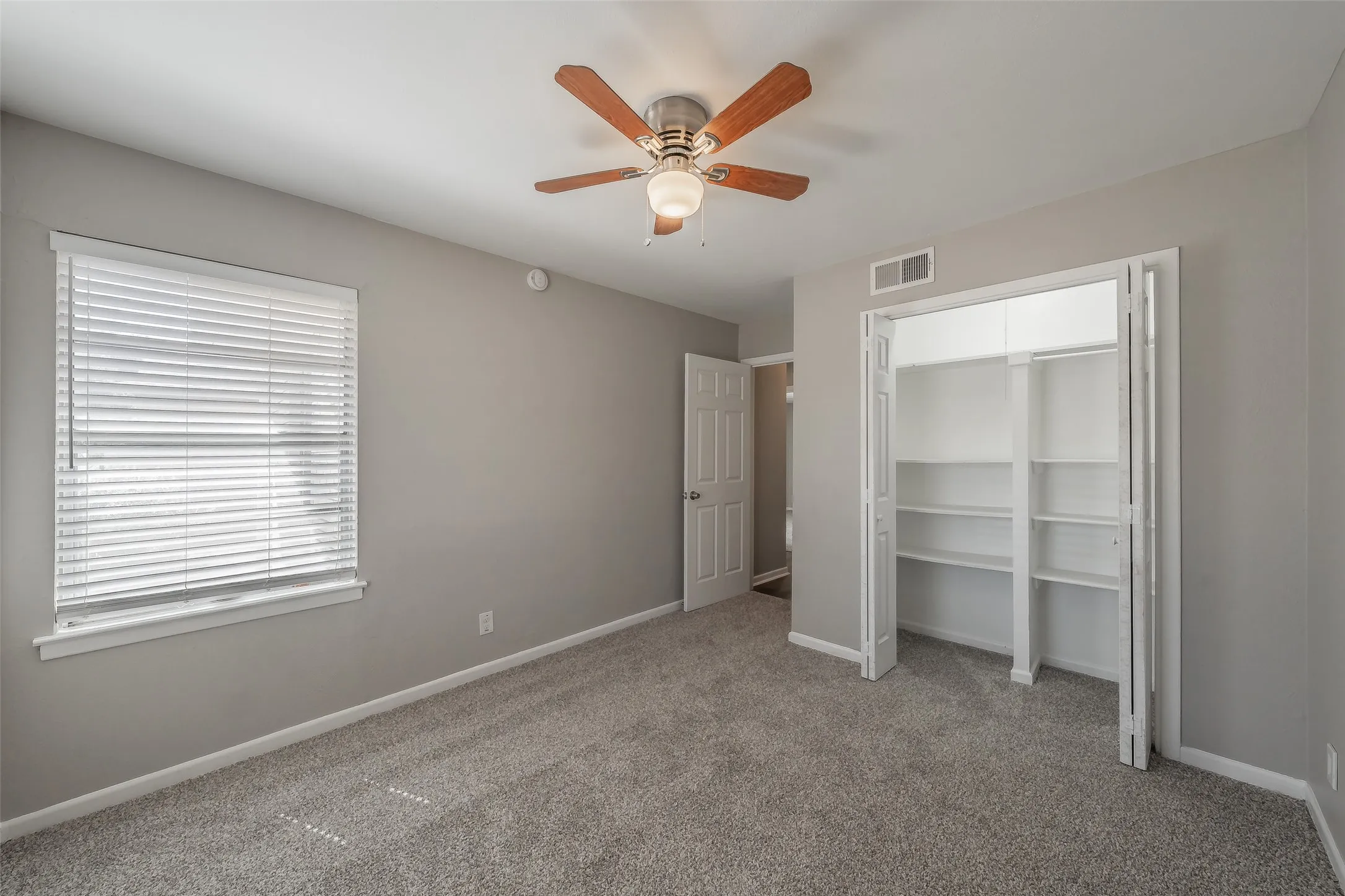 Single Family Residence For Sale in Tarrant County , 3562 Paint Trail, Fort Worth, Texas 76116, 3 Bedroom, 2 Bathroom, 1 Garage spaces, 1,209 Sqft, built in 1959, mls#21392941, Real Estate Agent in Fort Worth, Homes For Sale in Tarrant county, Homes For Sale in Fort Worth, Realtor in Fort Worth Texas, Real Estate Brokerage Independent Realty Texas, Luminita Cordes Realtor