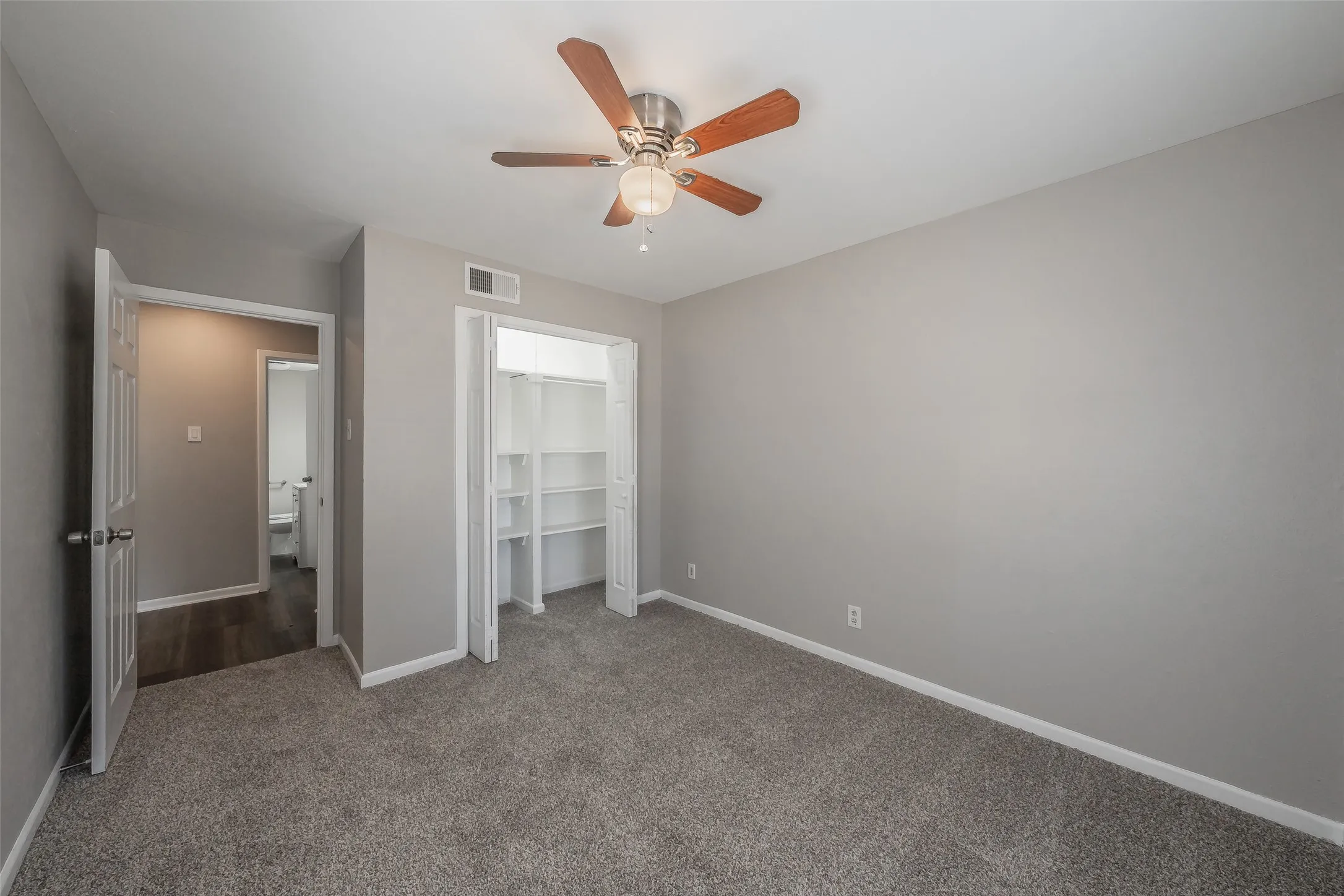 Single Family Residence For Sale in Tarrant County , 3562 Paint Trail, Fort Worth, Texas 76116, 3 Bedroom, 2 Bathroom, 1 Garage spaces, 1,209 Sqft, built in 1959, mls#21392941, Real Estate Agent in Fort Worth, Homes For Sale in Tarrant county, Homes For Sale in Fort Worth, Realtor in Fort Worth Texas, Real Estate Brokerage Independent Realty Texas, Luminita Cordes Realtor