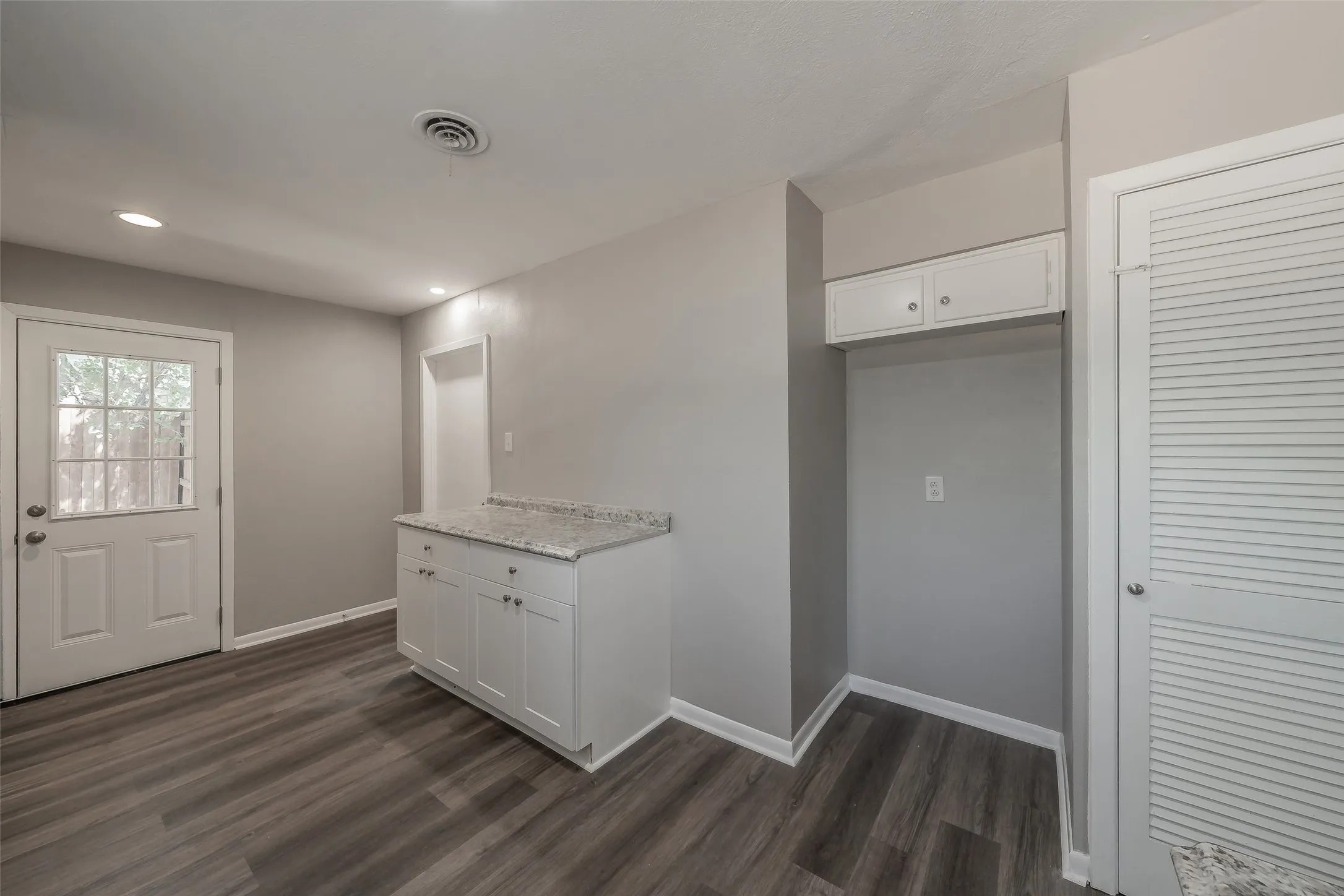 Single Family Residence For Sale in Tarrant County , 3562 Paint Trail, Fort Worth, Texas 76116, 3 Bedroom, 2 Bathroom, 1 Garage spaces, 1,209 Sqft, built in 1959, mls#21392941, Real Estate Agent in Fort Worth, Homes For Sale in Tarrant county, Homes For Sale in Fort Worth, Realtor in Fort Worth Texas, Real Estate Brokerage Independent Realty Texas, Luminita Cordes Realtor