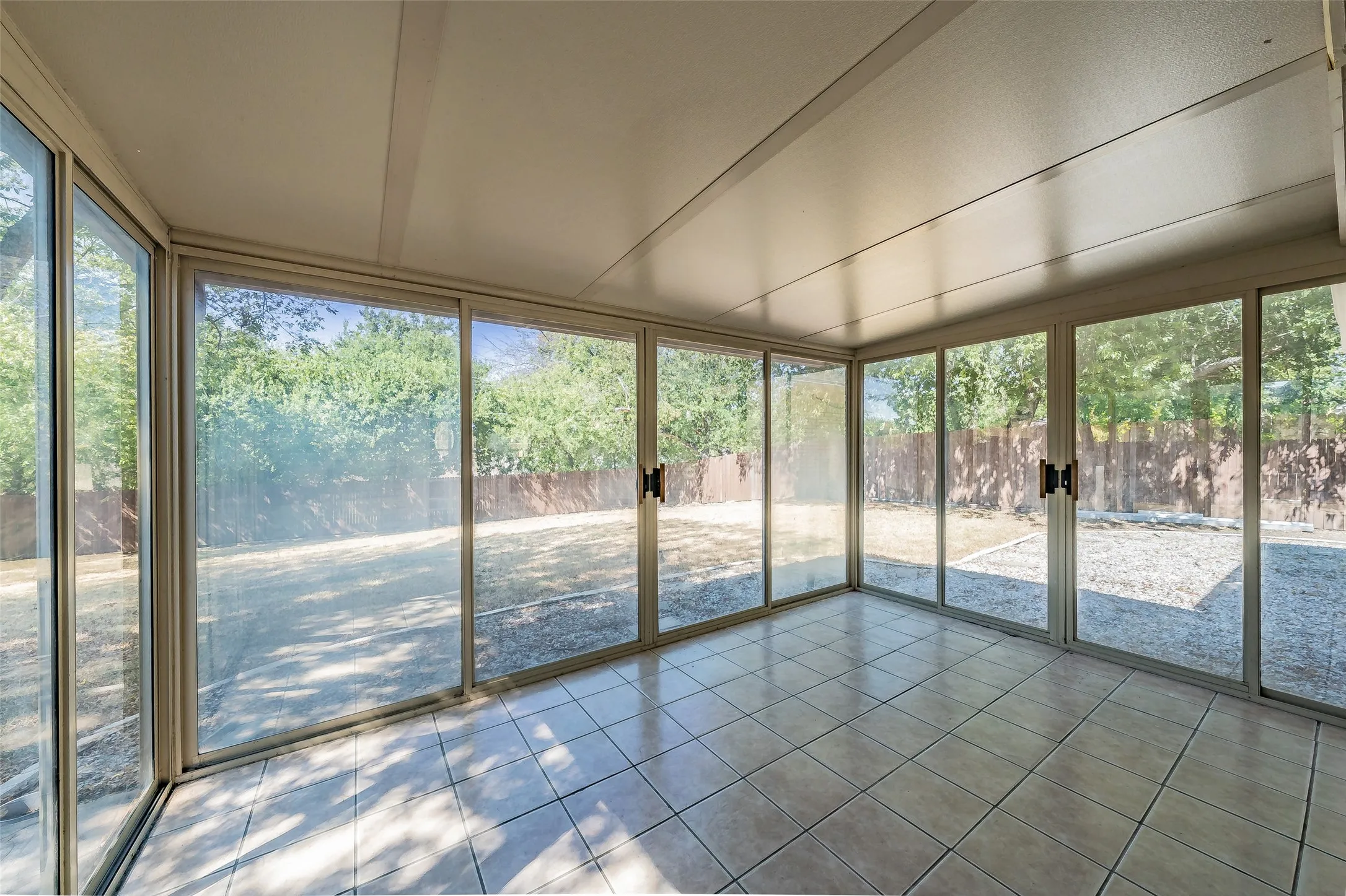 Single Family Residence For Sale in Tarrant County , 3562 Paint Trail, Fort Worth, Texas 76116, 3 Bedroom, 2 Bathroom, 1 Garage spaces, 1,209 Sqft, built in 1959, mls#21392941, Real Estate Agent in Fort Worth, Homes For Sale in Tarrant county, Homes For Sale in Fort Worth, Realtor in Fort Worth Texas, Real Estate Brokerage Independent Realty Texas, Luminita Cordes Realtor