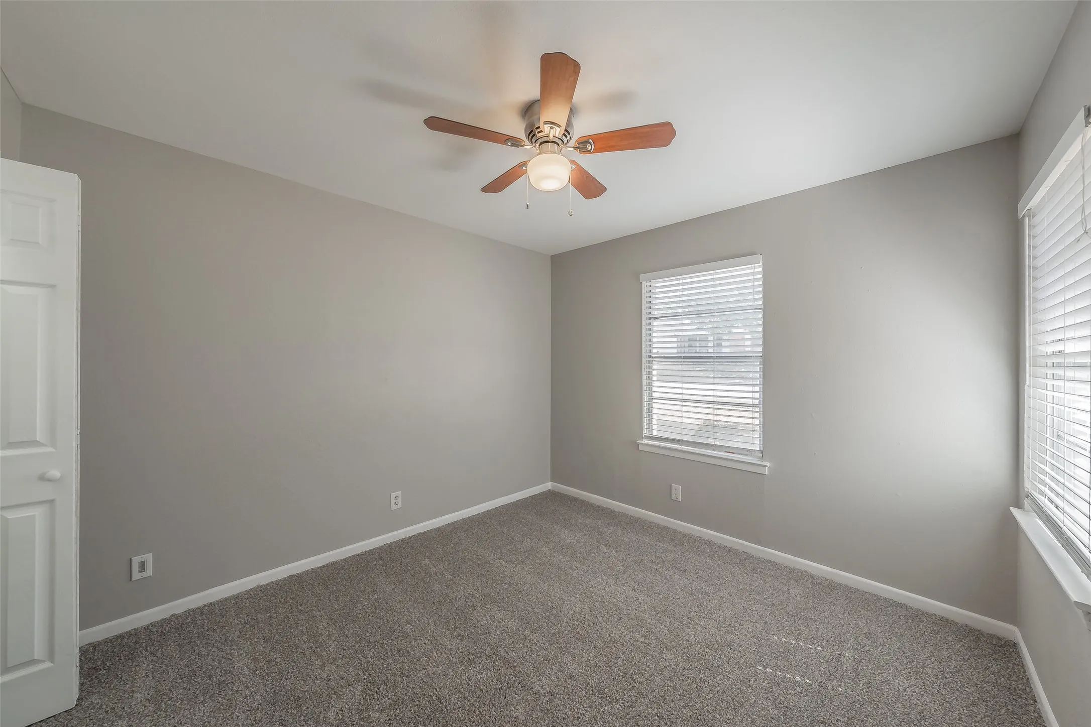 Single Family Residence For Sale in Tarrant County , 3562 Paint Trail, Fort Worth, Texas 76116, 3 Bedroom, 2 Bathroom, 1 Garage spaces, 1,209 Sqft, built in 1959, mls#21392941, Real Estate Agent in Fort Worth, Homes For Sale in Tarrant county, Homes For Sale in Fort Worth, Realtor in Fort Worth Texas, Real Estate Brokerage Independent Realty Texas, Luminita Cordes Realtor