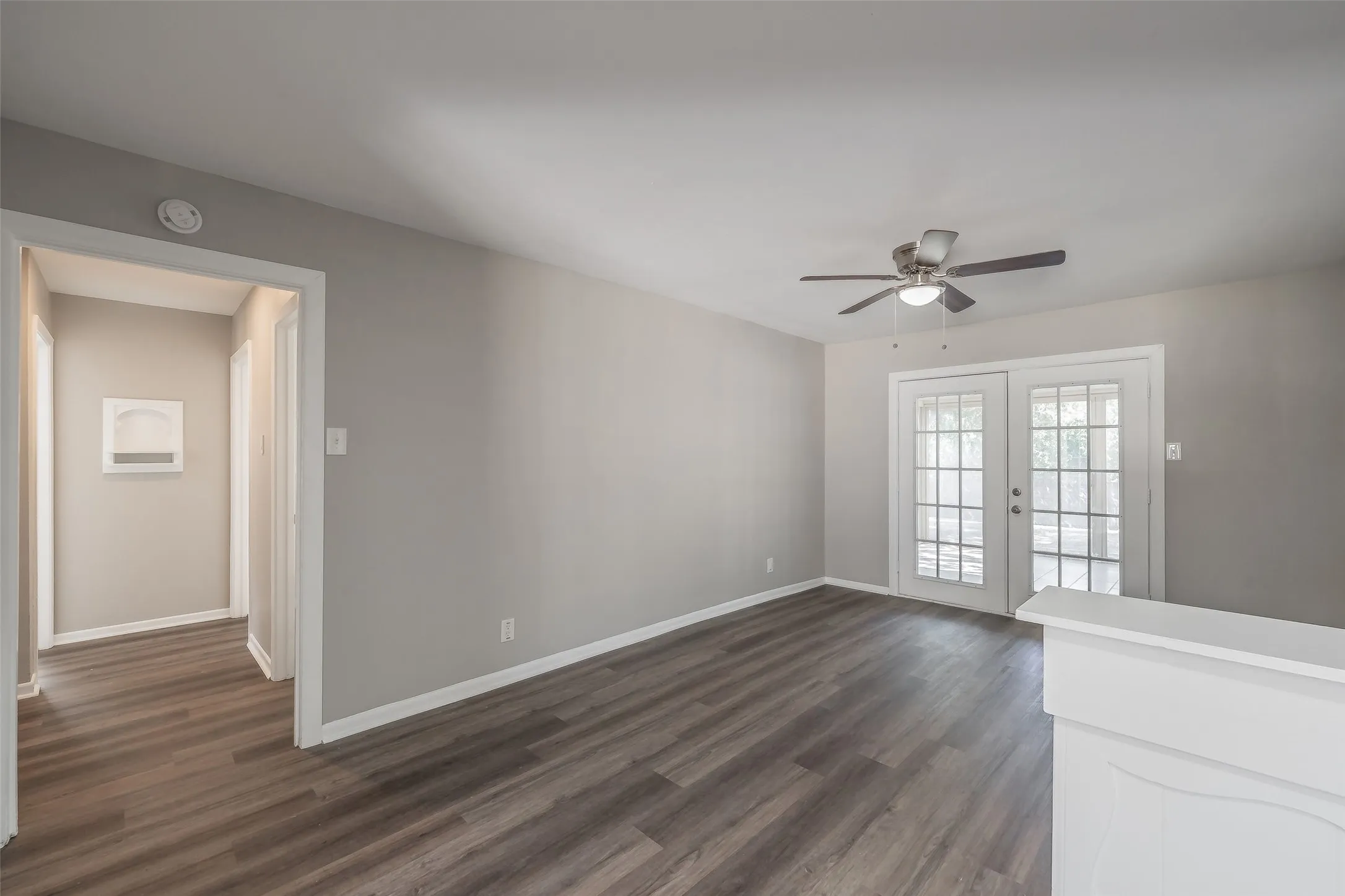 Single Family Residence For Sale in Tarrant County , 3562 Paint Trail, Fort Worth, Texas 76116, 3 Bedroom, 2 Bathroom, 1 Garage spaces, 1,209 Sqft, built in 1959, mls#21392941, Real Estate Agent in Fort Worth, Homes For Sale in Tarrant county, Homes For Sale in Fort Worth, Realtor in Fort Worth Texas, Real Estate Brokerage Independent Realty Texas, Luminita Cordes Realtor
