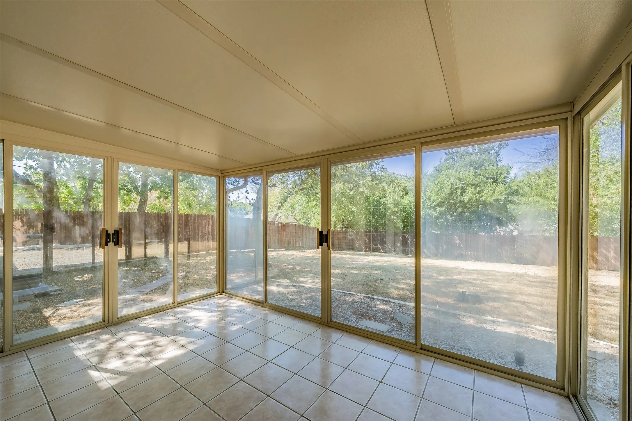 Single Family Residence For Sale in Tarrant County , 3562 Paint Trail, Fort Worth, Texas 76116, 3 Bedroom, 2 Bathroom, 1 Garage spaces, 1,209 Sqft, built in 1959, mls#21392941, Real Estate Agent in Fort Worth, Homes For Sale in Tarrant county, Homes For Sale in Fort Worth, Realtor in Fort Worth Texas, Real Estate Brokerage Independent Realty Texas, Luminita Cordes Realtor