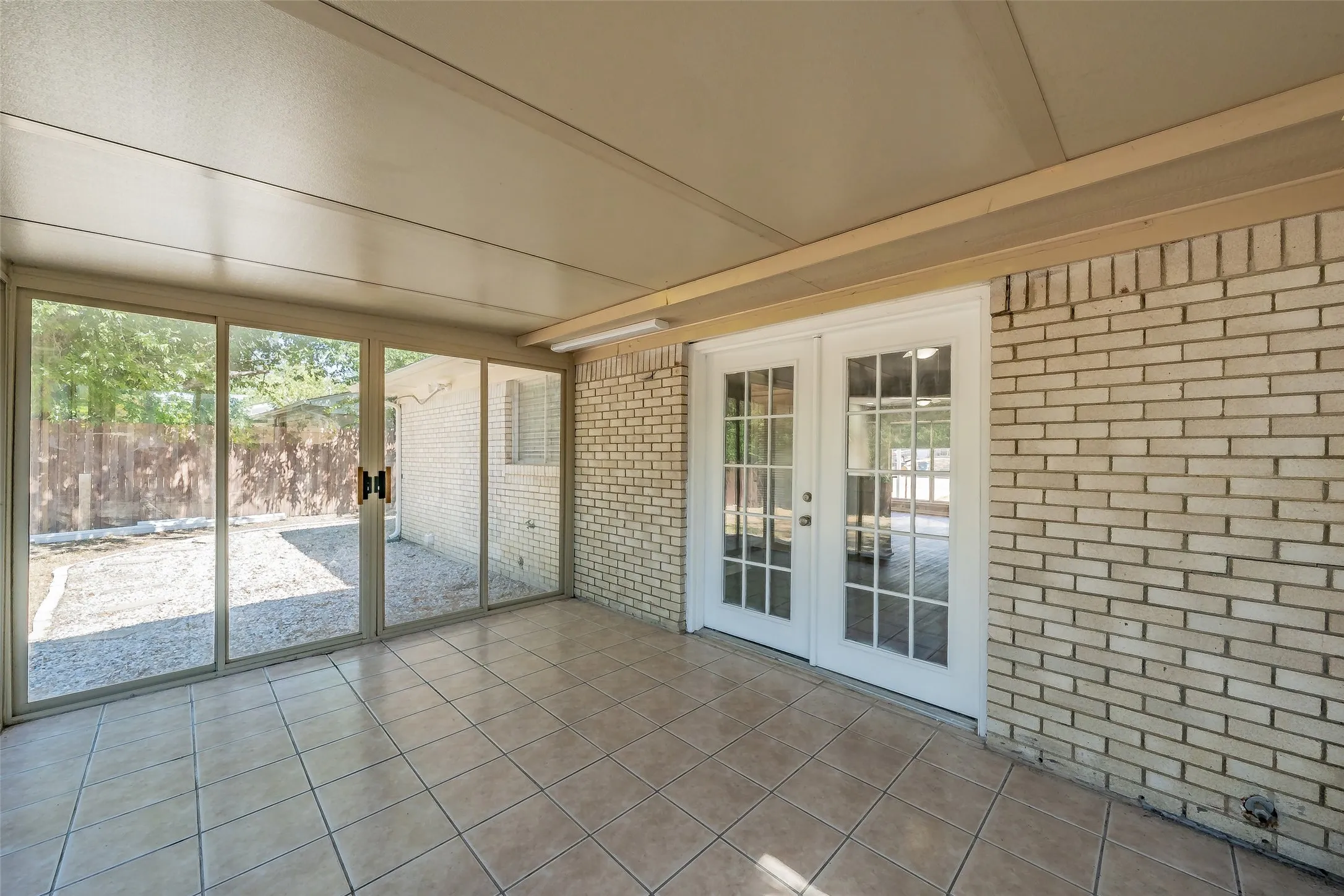 Single Family Residence For Sale in Tarrant County , 3562 Paint Trail, Fort Worth, Texas 76116, 3 Bedroom, 2 Bathroom, 1 Garage spaces, 1,209 Sqft, built in 1959, mls#21392941, Real Estate Agent in Fort Worth, Homes For Sale in Tarrant county, Homes For Sale in Fort Worth, Realtor in Fort Worth Texas, Real Estate Brokerage Independent Realty Texas, Luminita Cordes Realtor