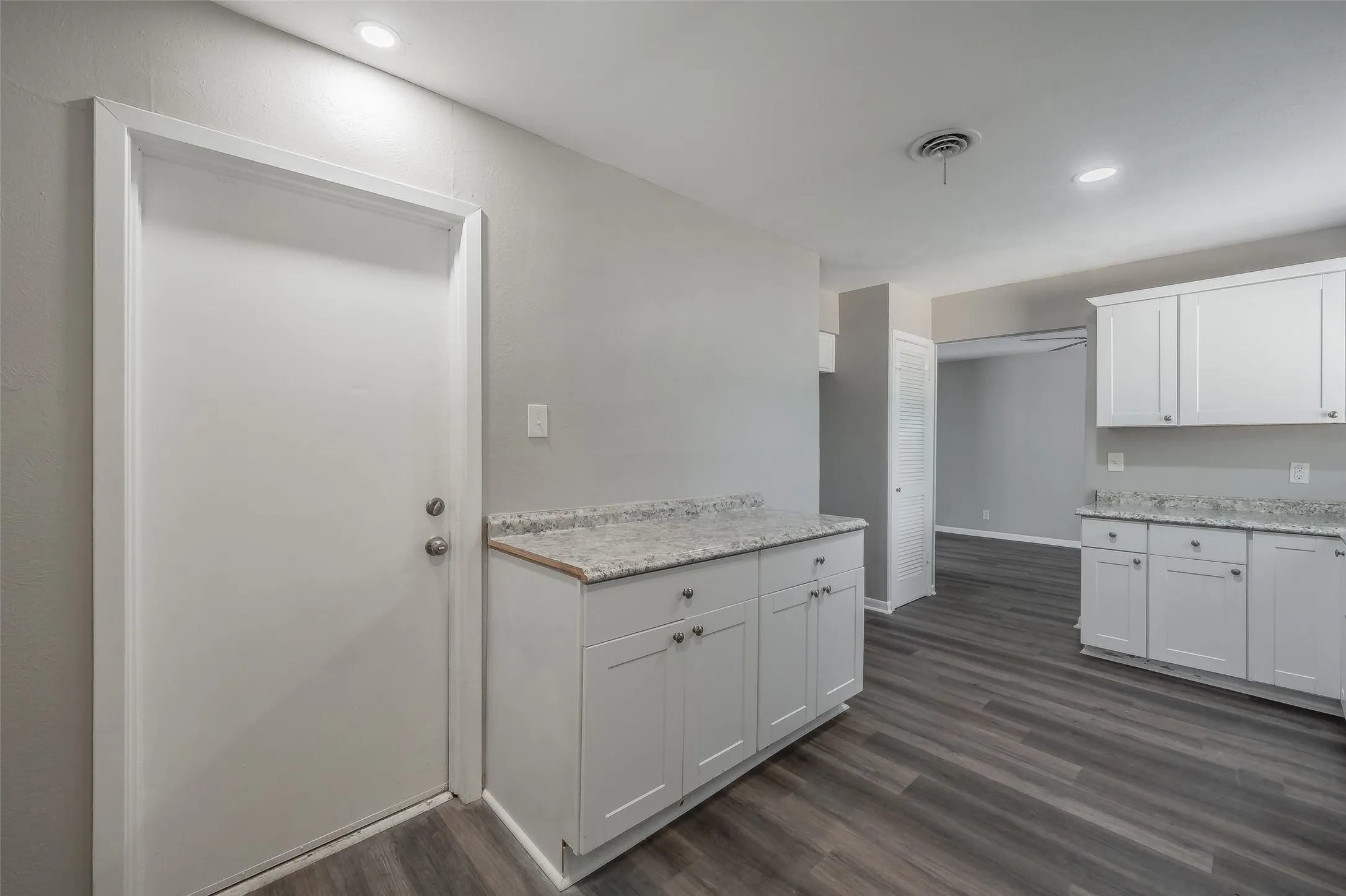 Single Family Residence For Sale in Tarrant County , 3562 Paint Trail, Fort Worth, Texas 76116, 3 Bedroom, 2 Bathroom, 1 Garage spaces, 1,209 Sqft, built in 1959, mls#21392941, Real Estate Agent in Fort Worth, Homes For Sale in Tarrant county, Homes For Sale in Fort Worth, Realtor in Fort Worth Texas, Real Estate Brokerage Independent Realty Texas, Luminita Cordes Realtor