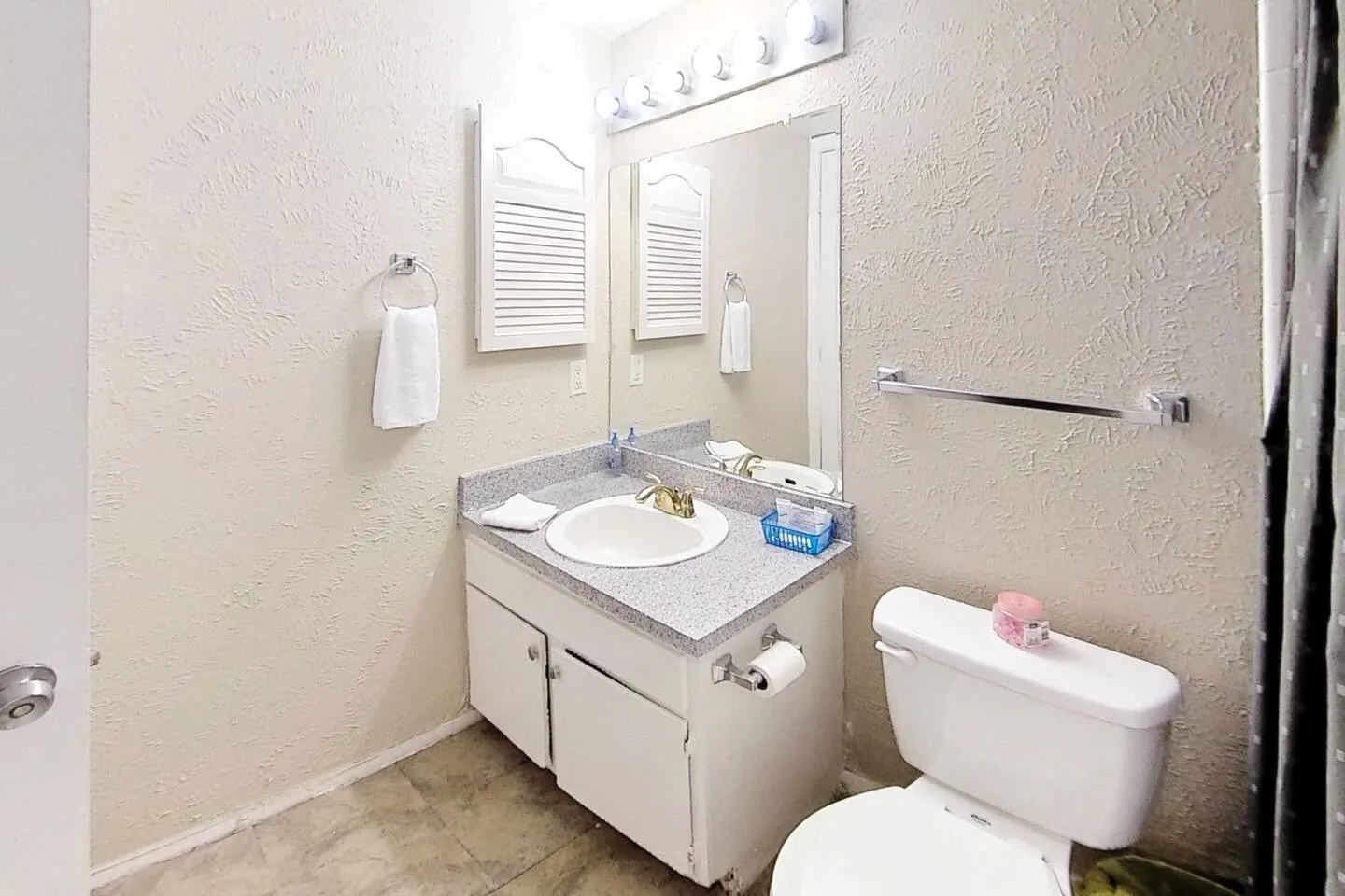 Apartment For Rent in Dallas County , 4040 Brown Street 8, Dallas, Texas 75219, 1 Bedroom, 1 Bathroom, Garage spaces, 550 Sqft, built in 1974, mls#21392956, Real Estate Agent in Dallas, Homes For Rent in Dallas county, Homes For Rent in Dallas, Realtor in Dallas Texas, Real Estate Brokerage Independent Realty Texas, Luminita Cordes Realtor